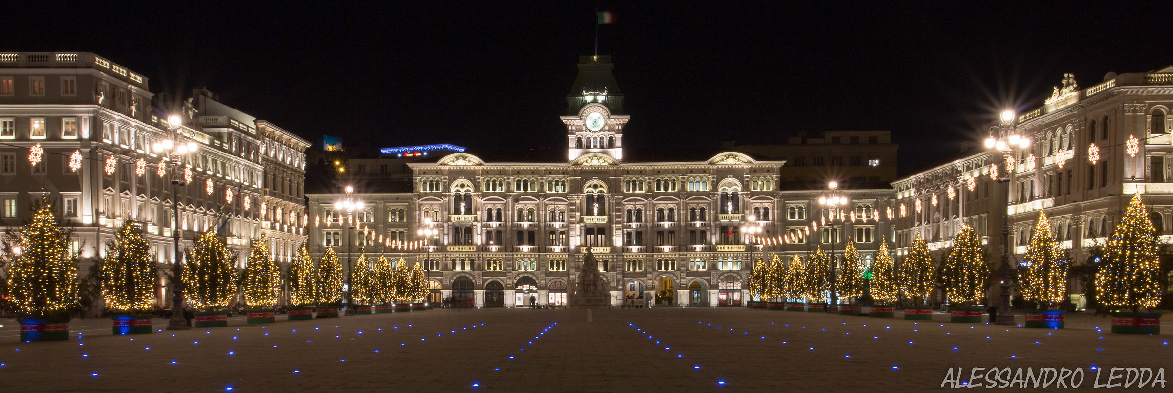 Piazza Unità D'Italia addobbata