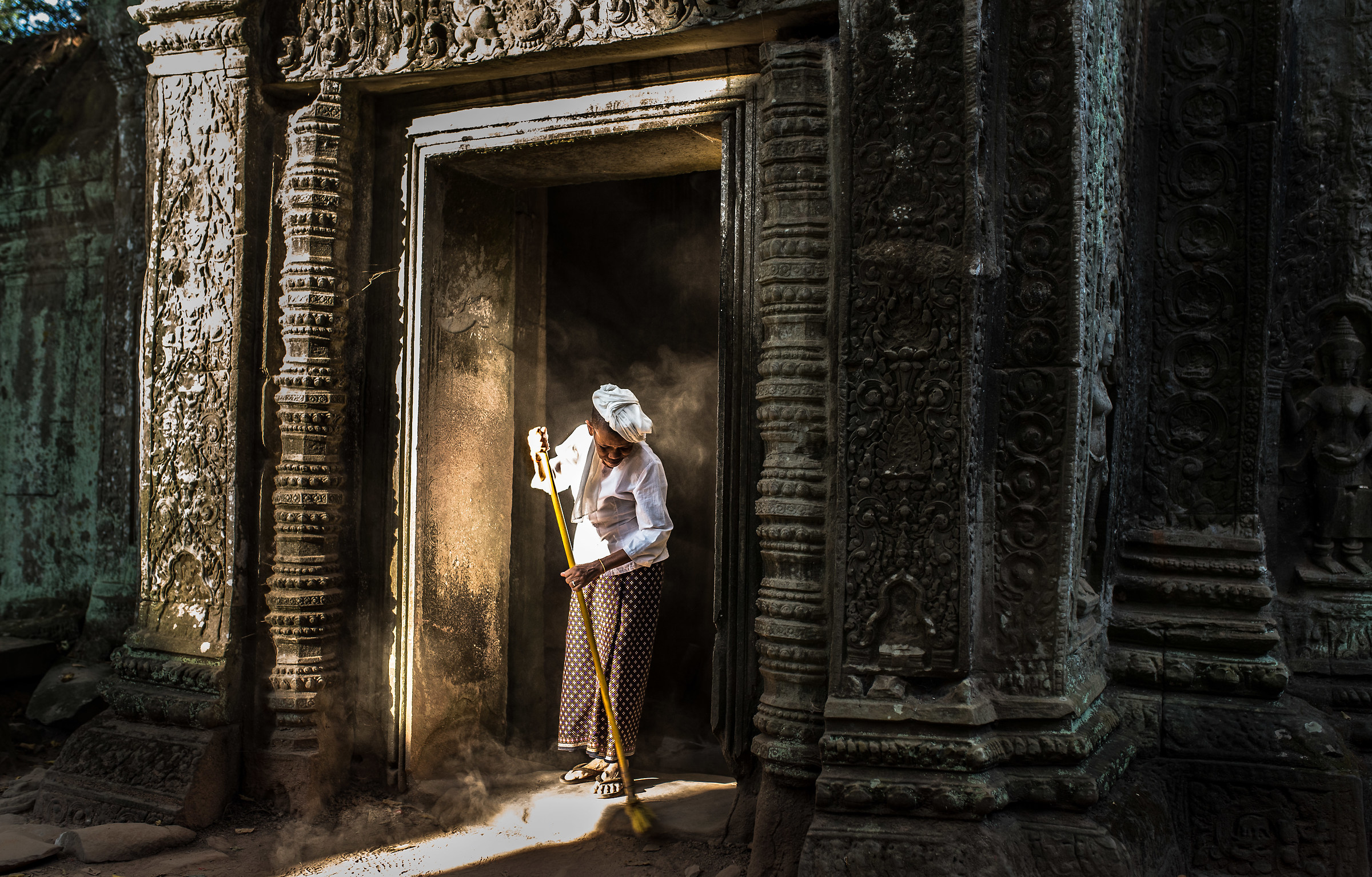 dust in angkor