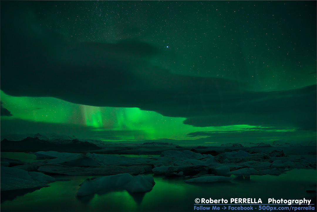 Aurora boreale sulla laguna glaciale