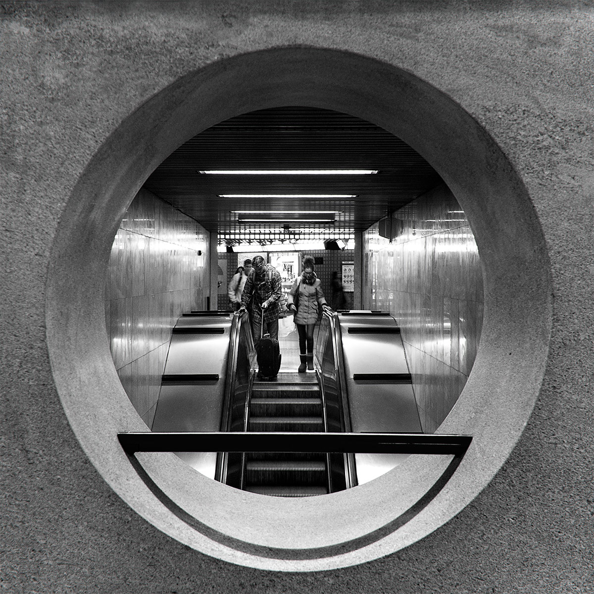 E guardo il mondo da un oblò