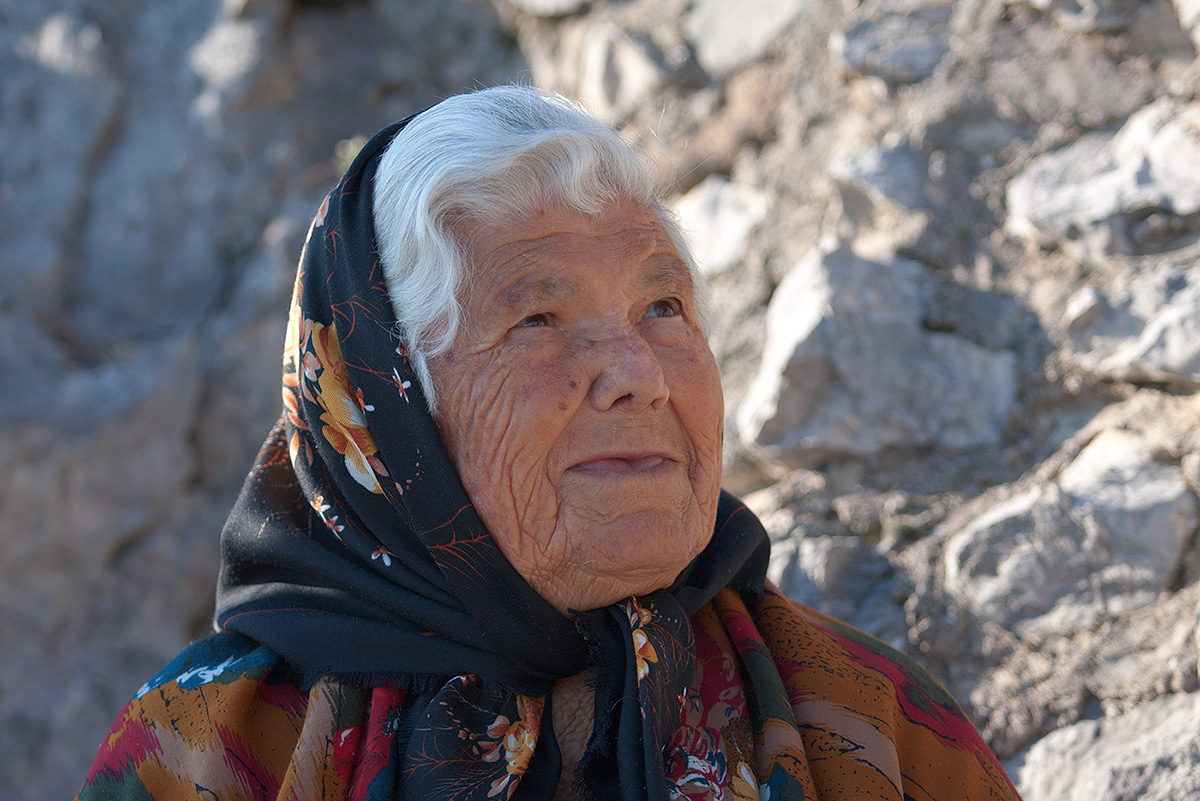 La vecchina di paese