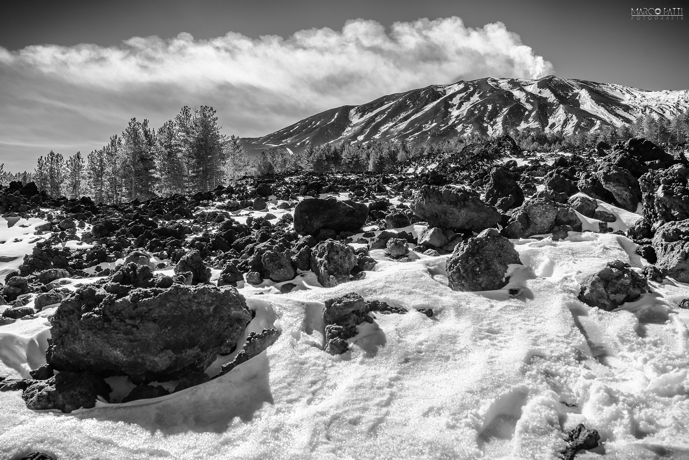 L'Etna in bianco e nero