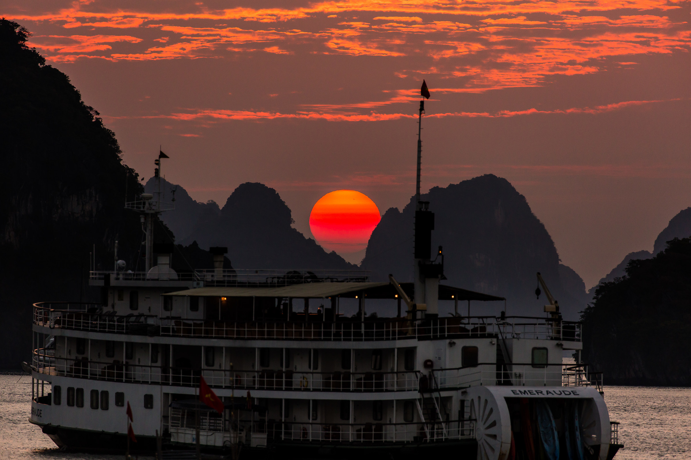 Sunrise in Halong Bay