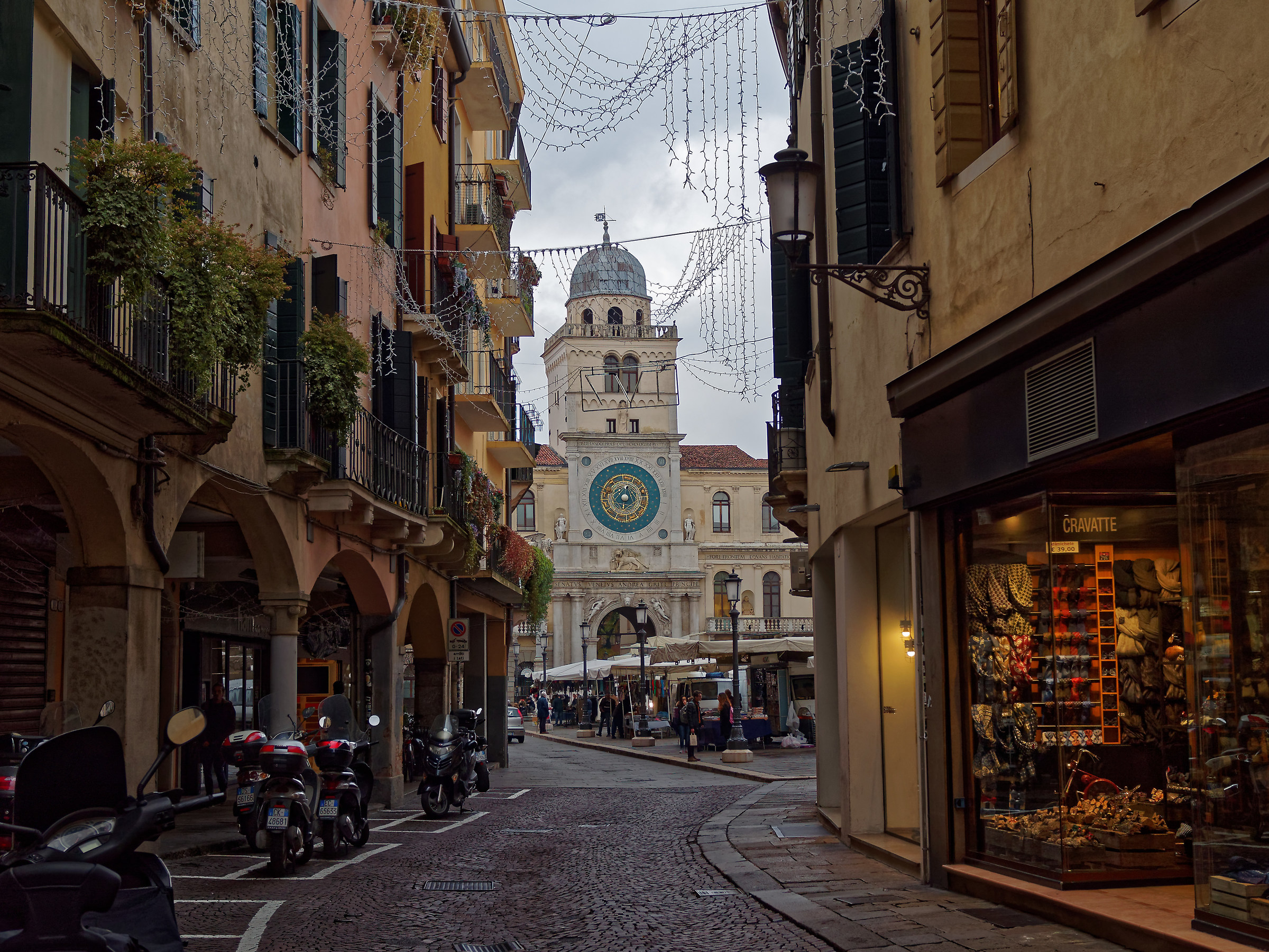 Padova vista piazza dei signori