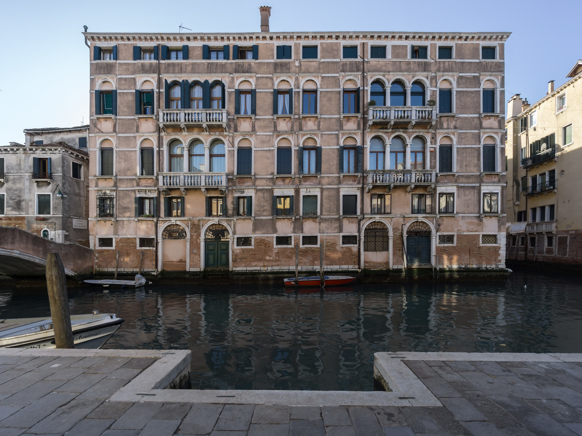 Palazzo settecentesco sul Rio della Misericordia - 3