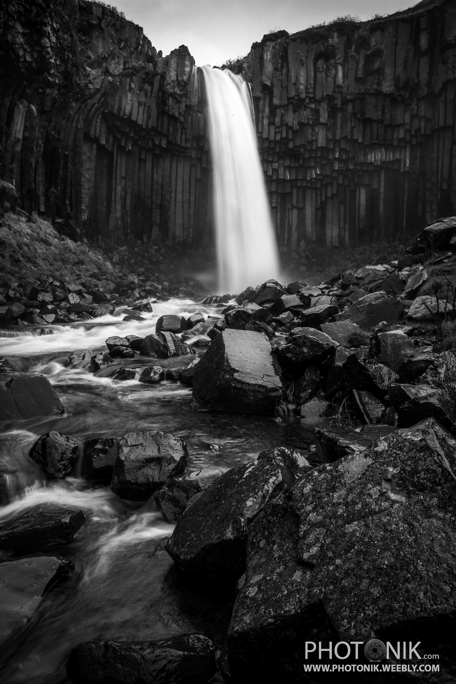 Svartifoss B & W