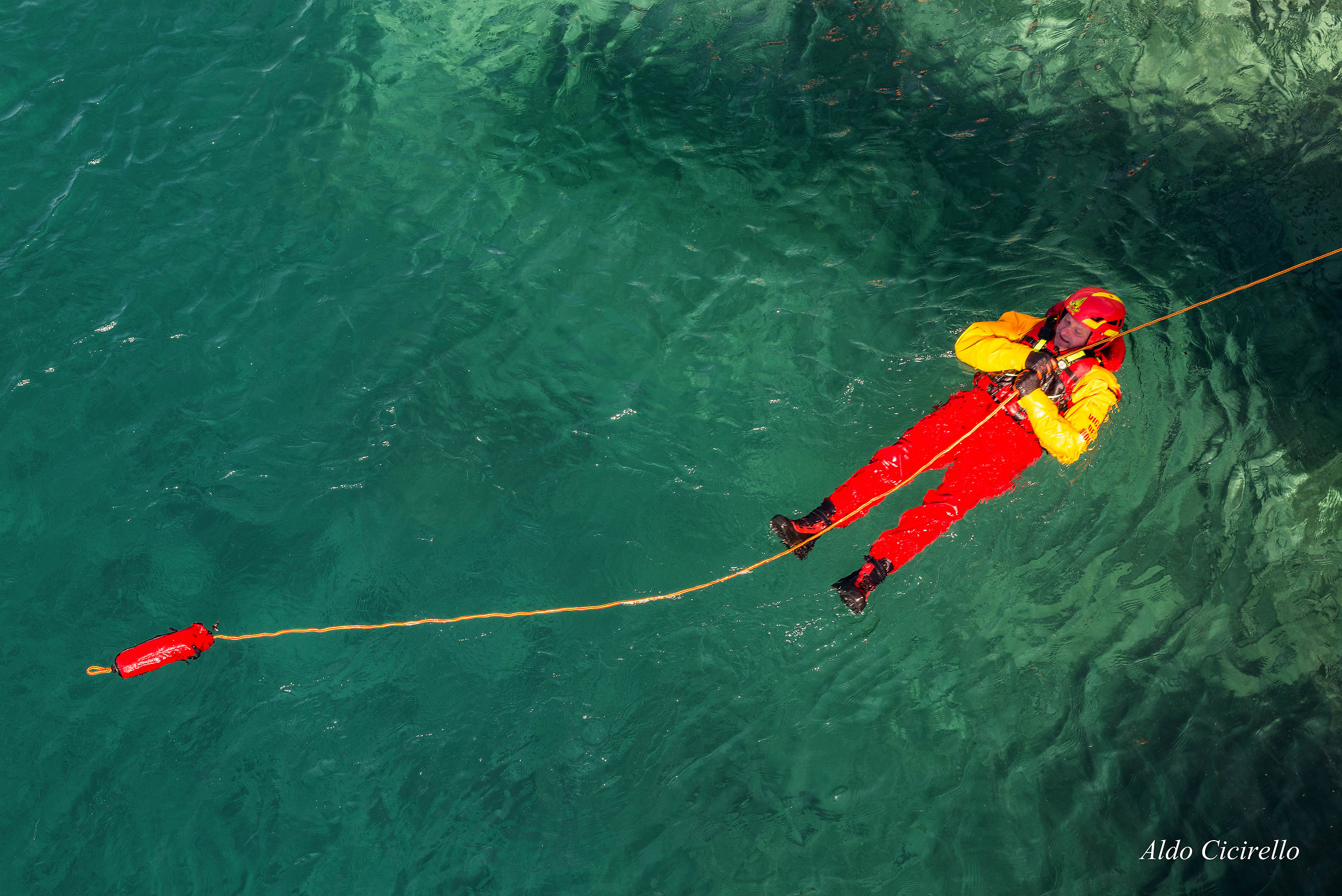 Vigili del Fuoco - Corso di autoprotezione in acqua