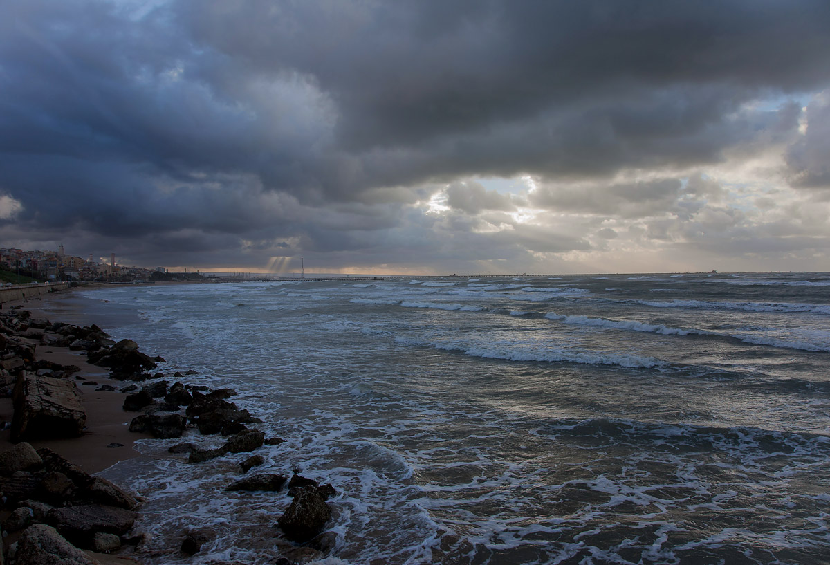 Sunrise in sea of ??Gela (cl)