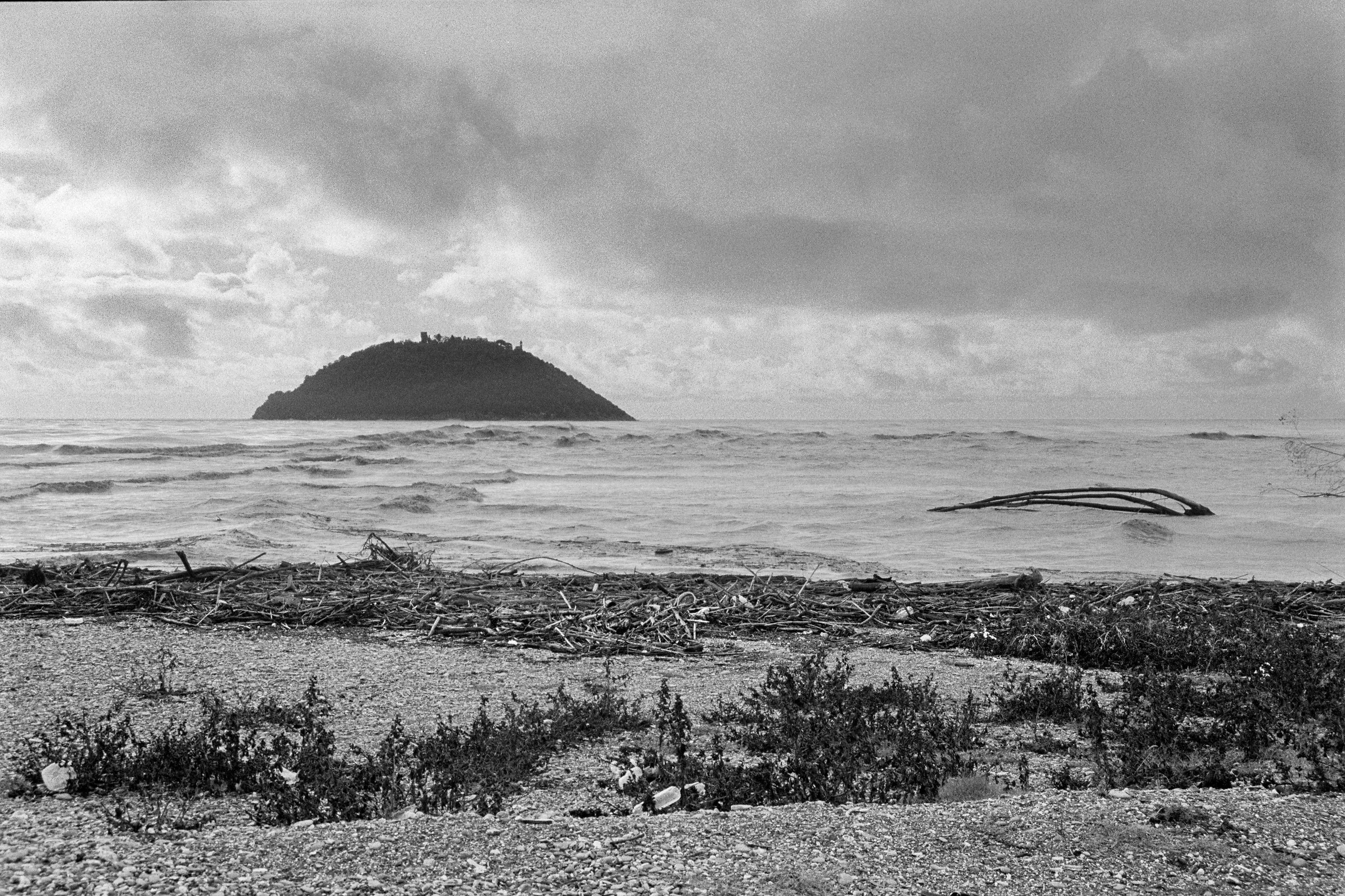 Albenga - Foce dopo Alluvione (isola Gallinara)