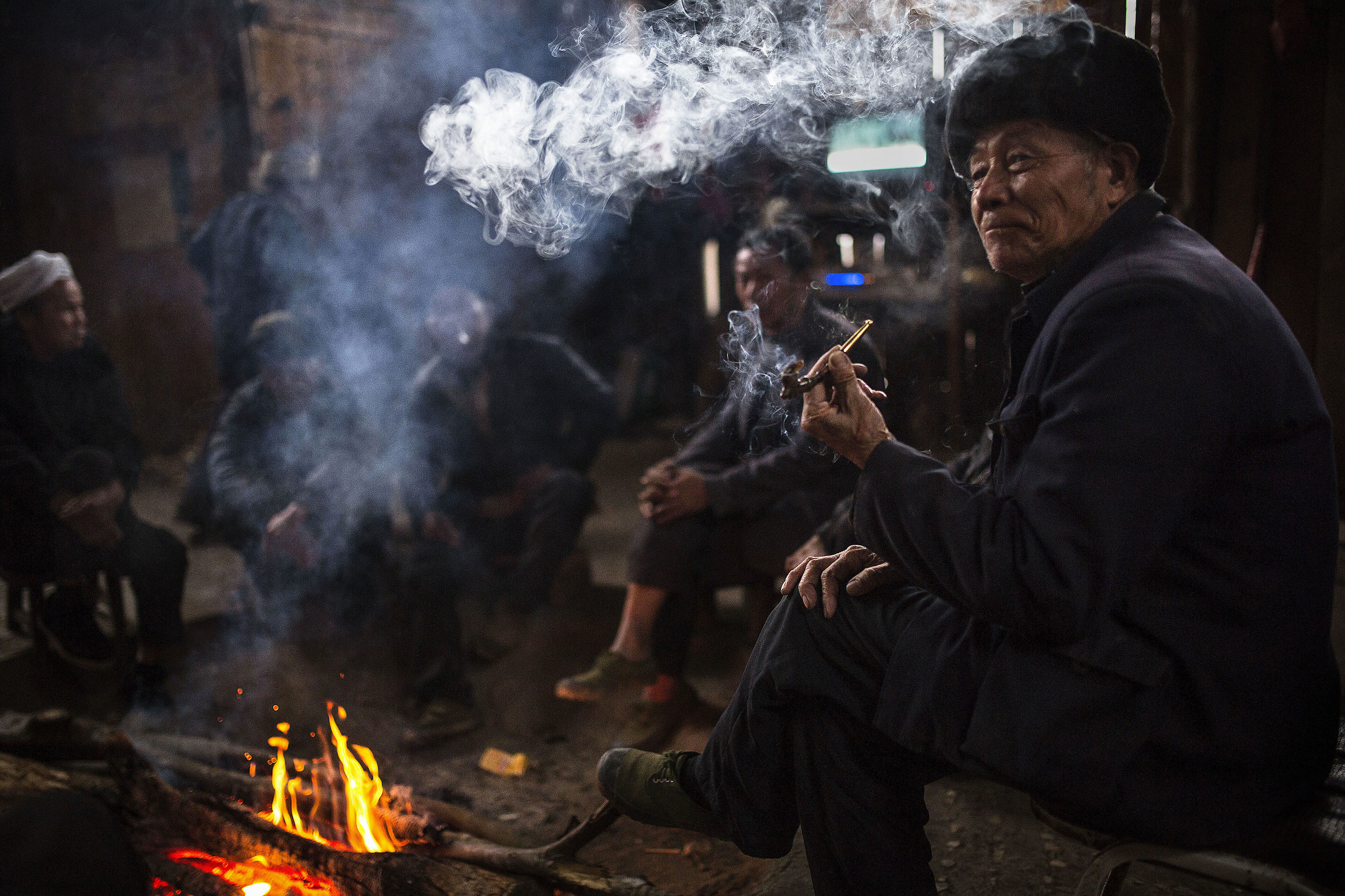 Smoking Dong ethnic group