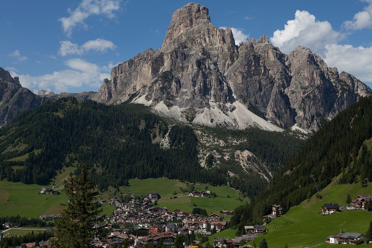 Corvara vista dal passo di Campolongo