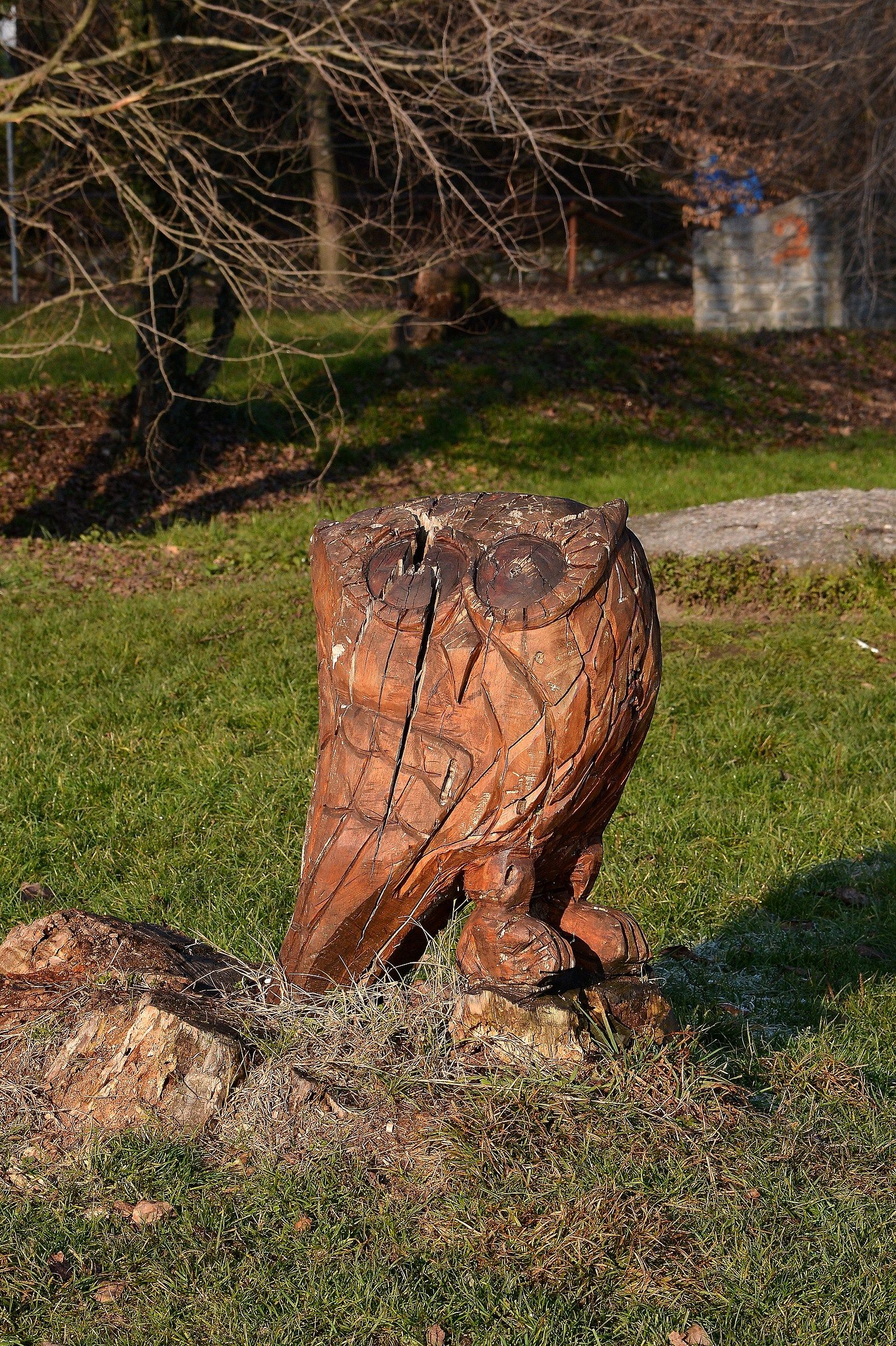 tronco d'albero scolpito