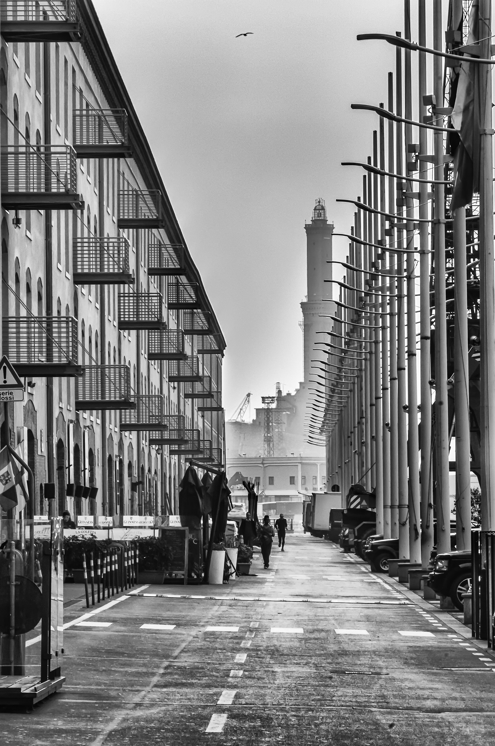 Between balconies and lampposts