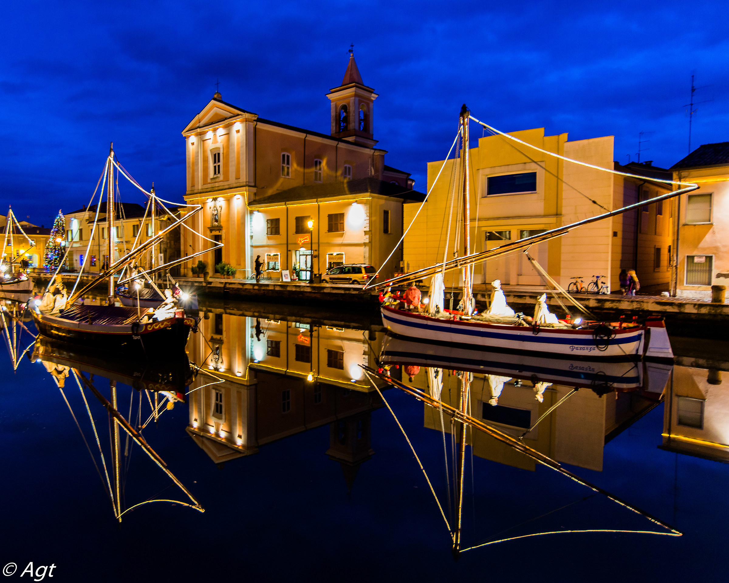 Cesenatico, presepe sull'acqua in ora blu