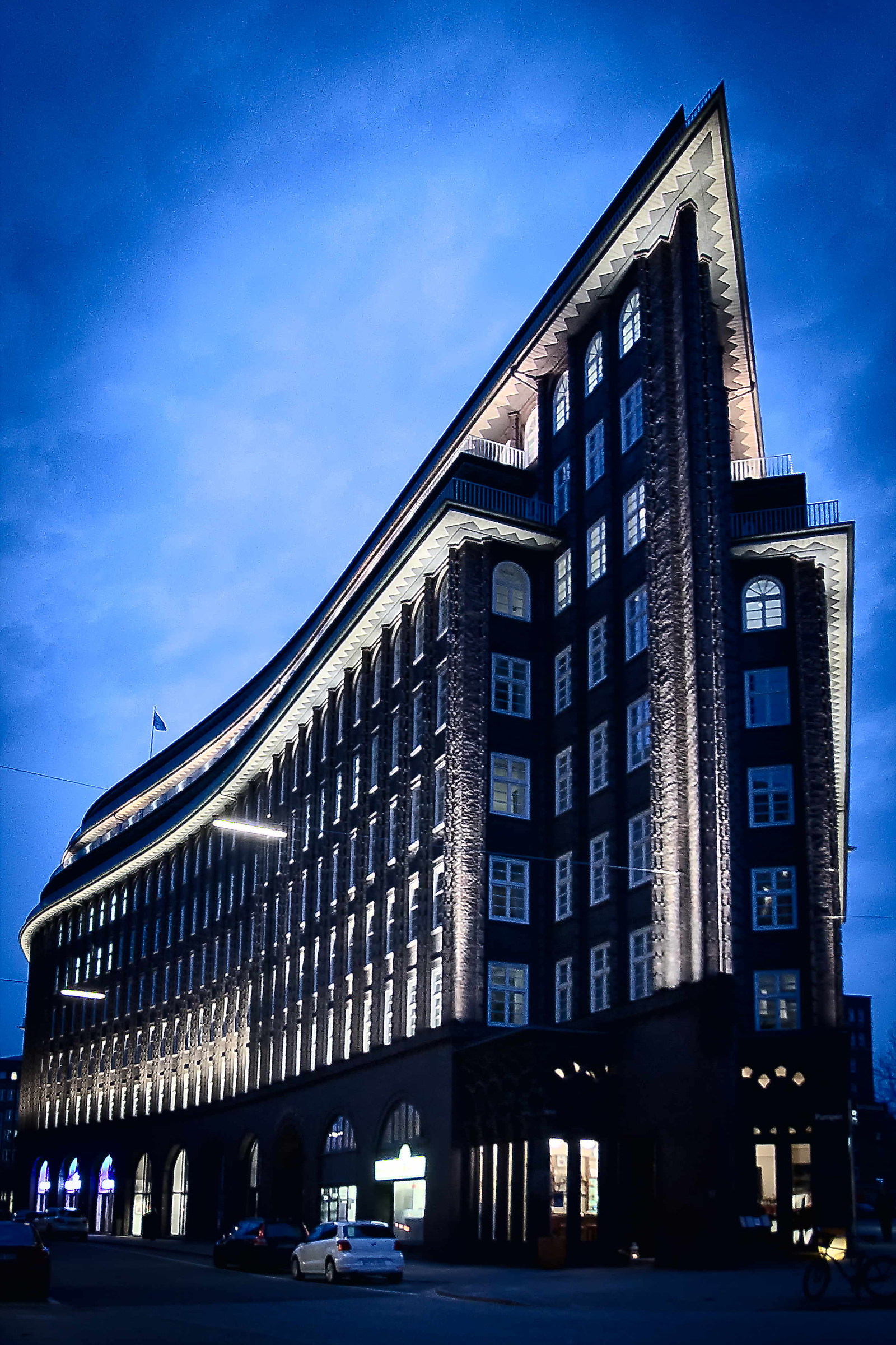 The blue hour forward ...