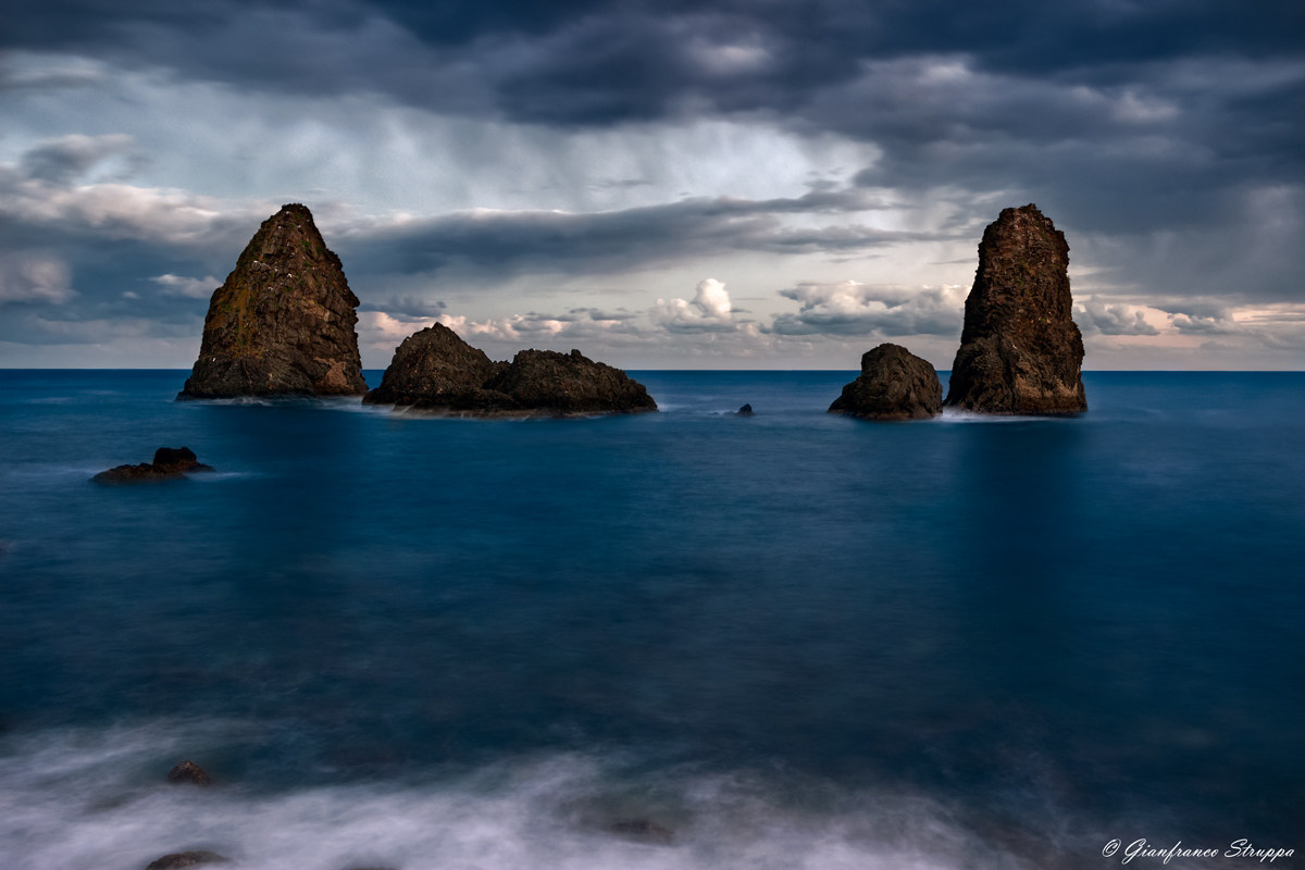 I faraglioni di Aci Trezza