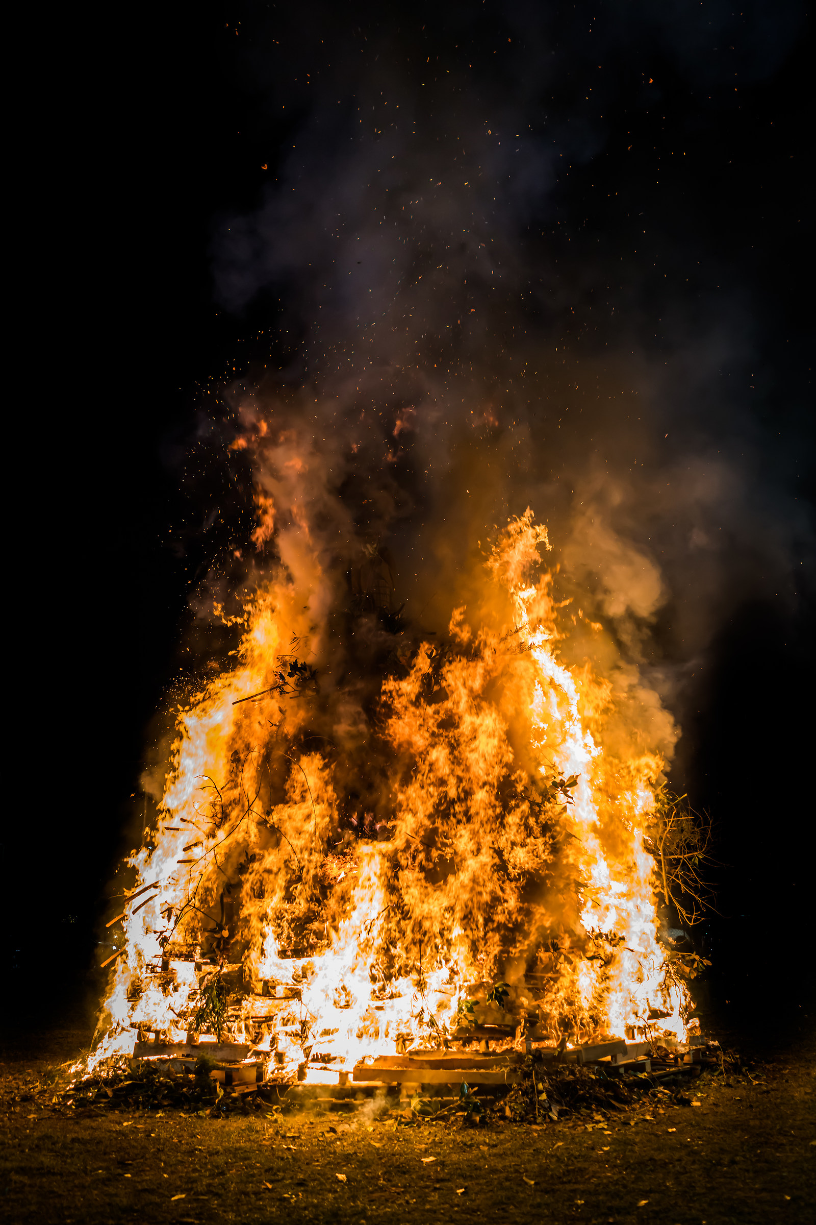 We burn the witch .... We burn the witch ...