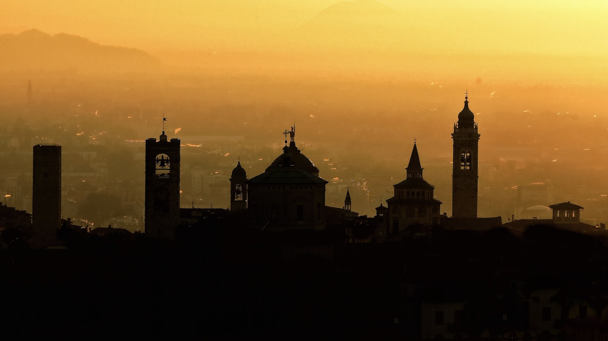 Bergamo Alta silhouette
