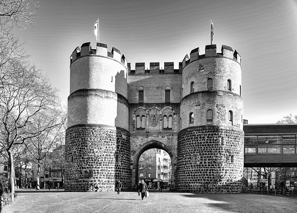 La Hahnentorburg, la più  vecchia torre di Colonia