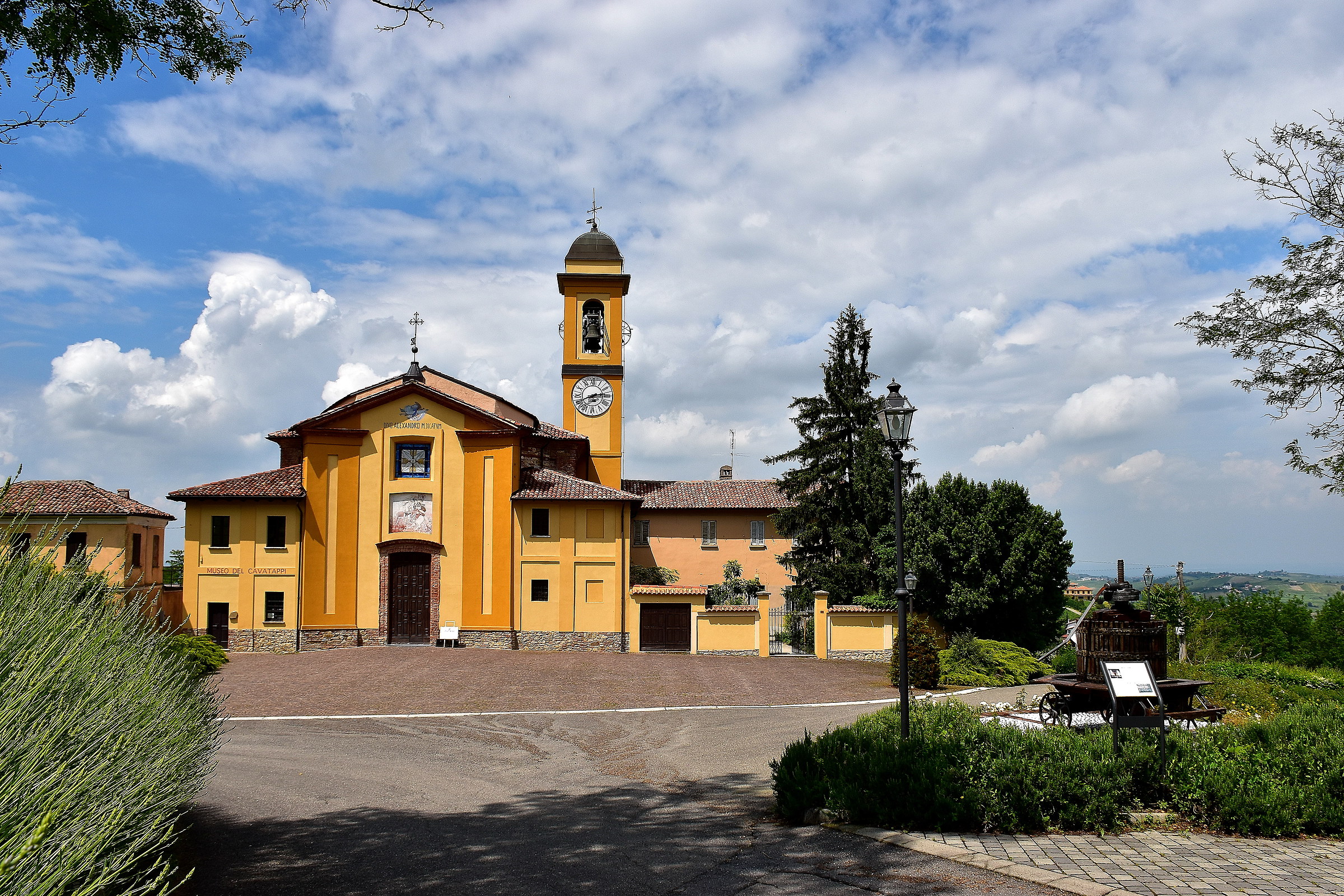 chiesa di montecalvo pv