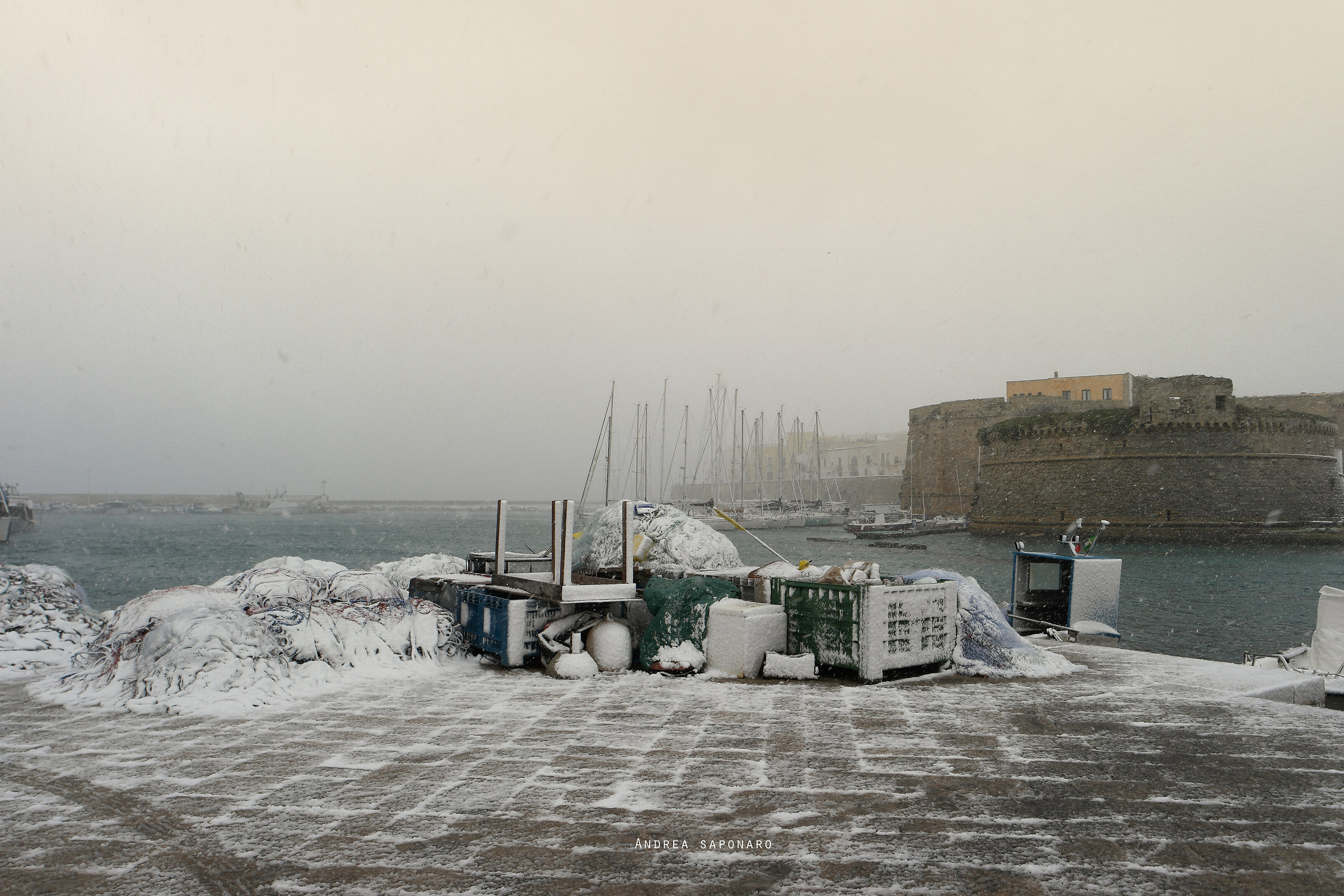 Canneto e Castello di  Gallipoli ricoperti di neve