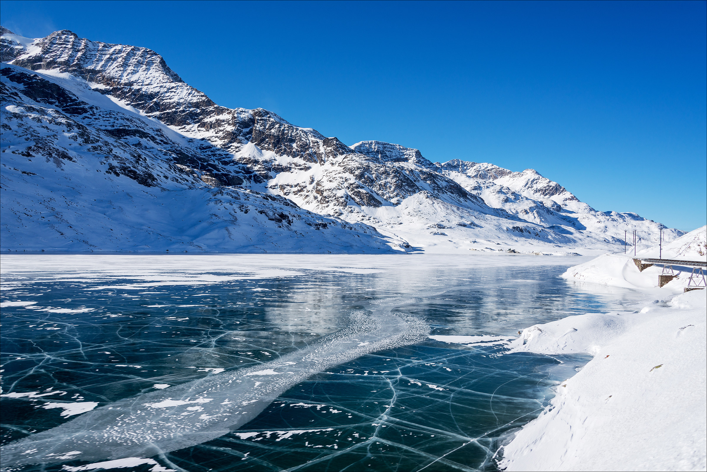 Ospizio - (Svizzera) Lago ghiacciato