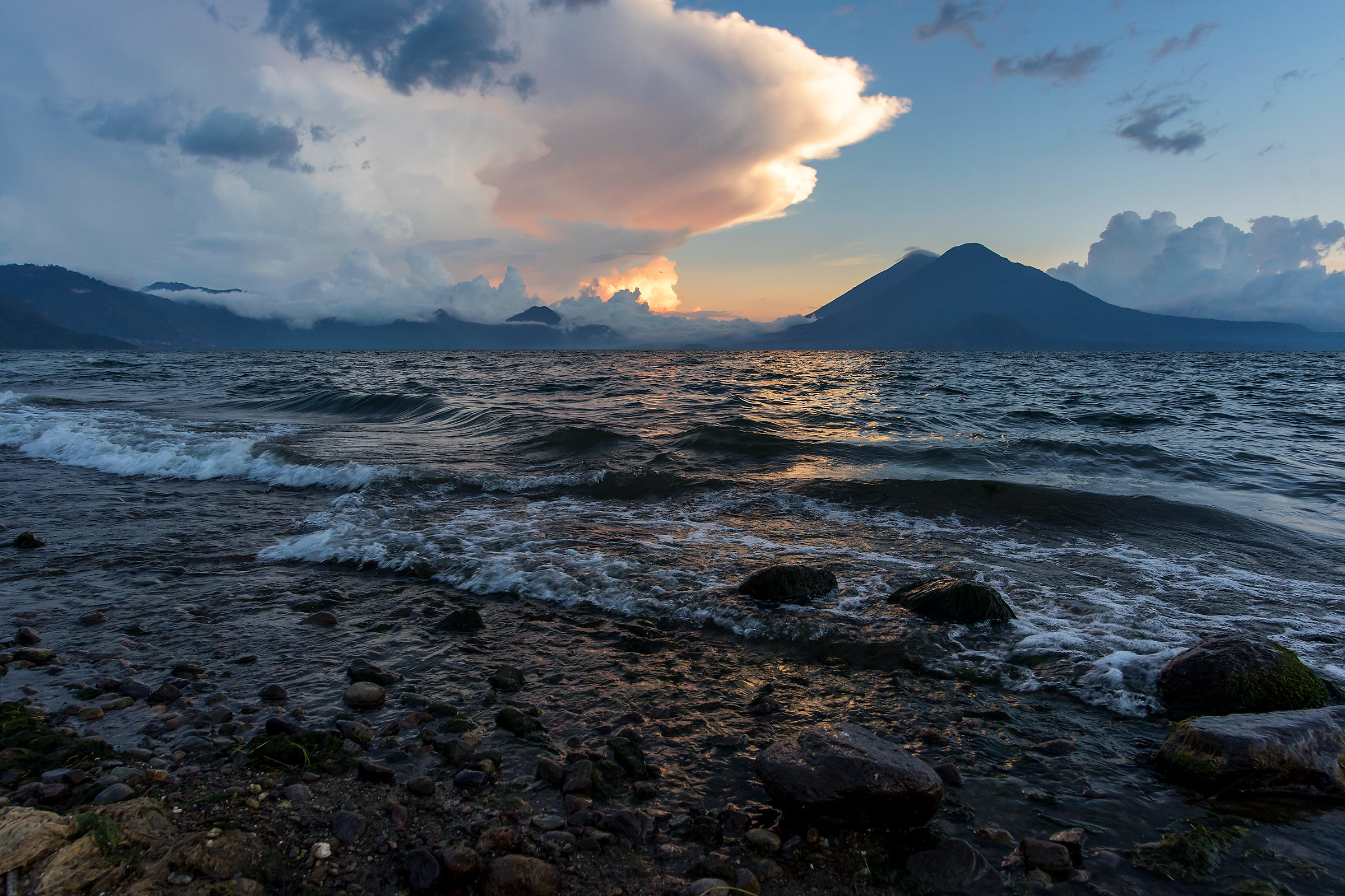 paesaggi primordiali - lago atitlan