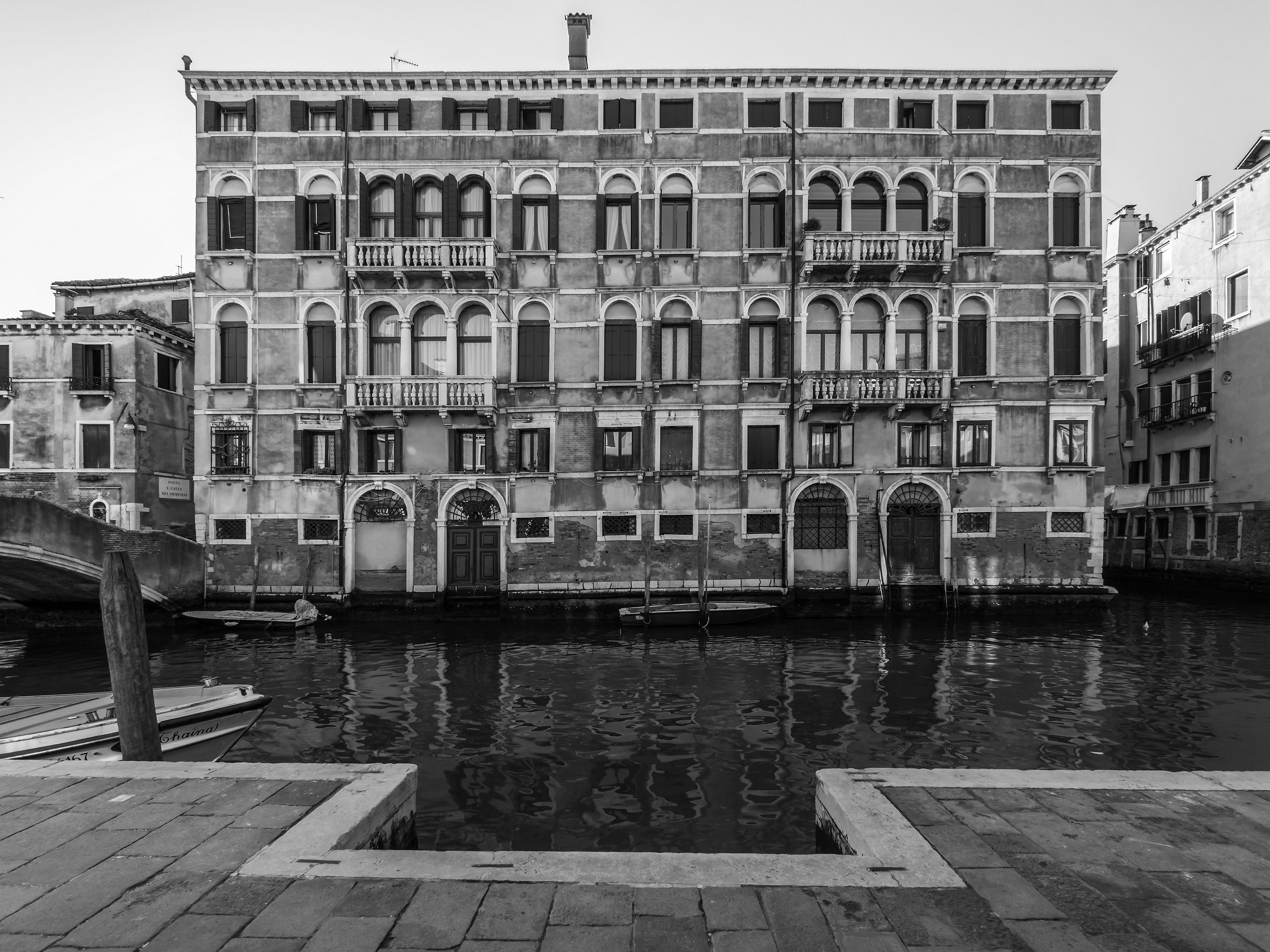 Palazzo settecentesco sul Rio della Misericordia - 4
