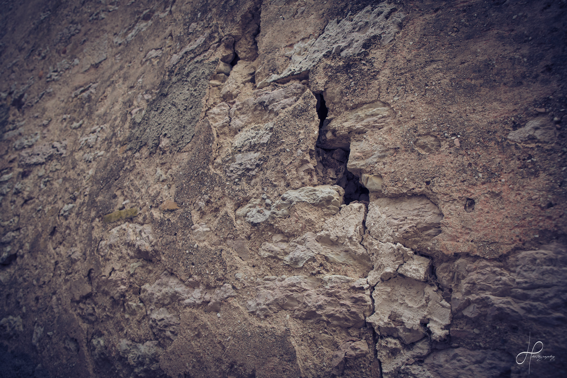 Pieve Torina - The village of Bernini, the wall.