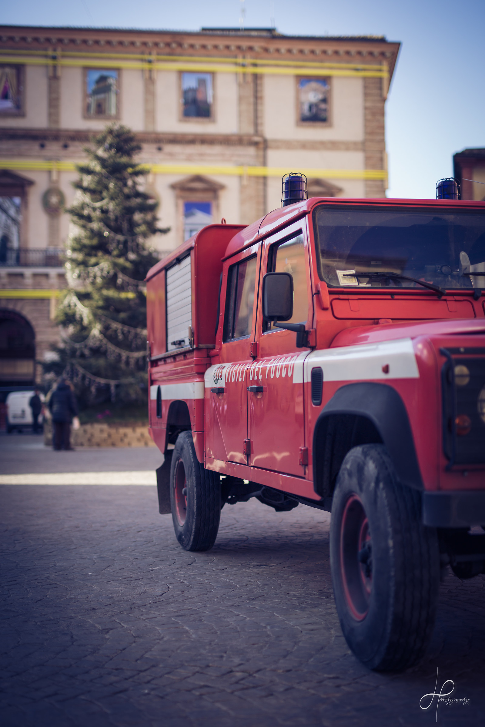 Tolentino - The Jeep, The tree and the Town Hall