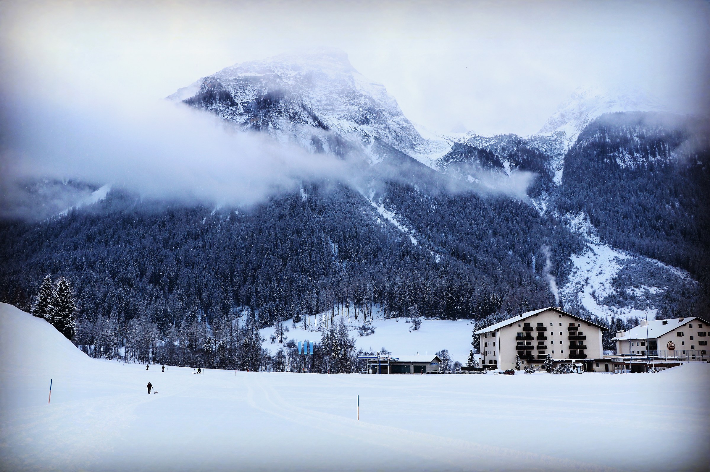 Snowy landscape in Switzerland ??