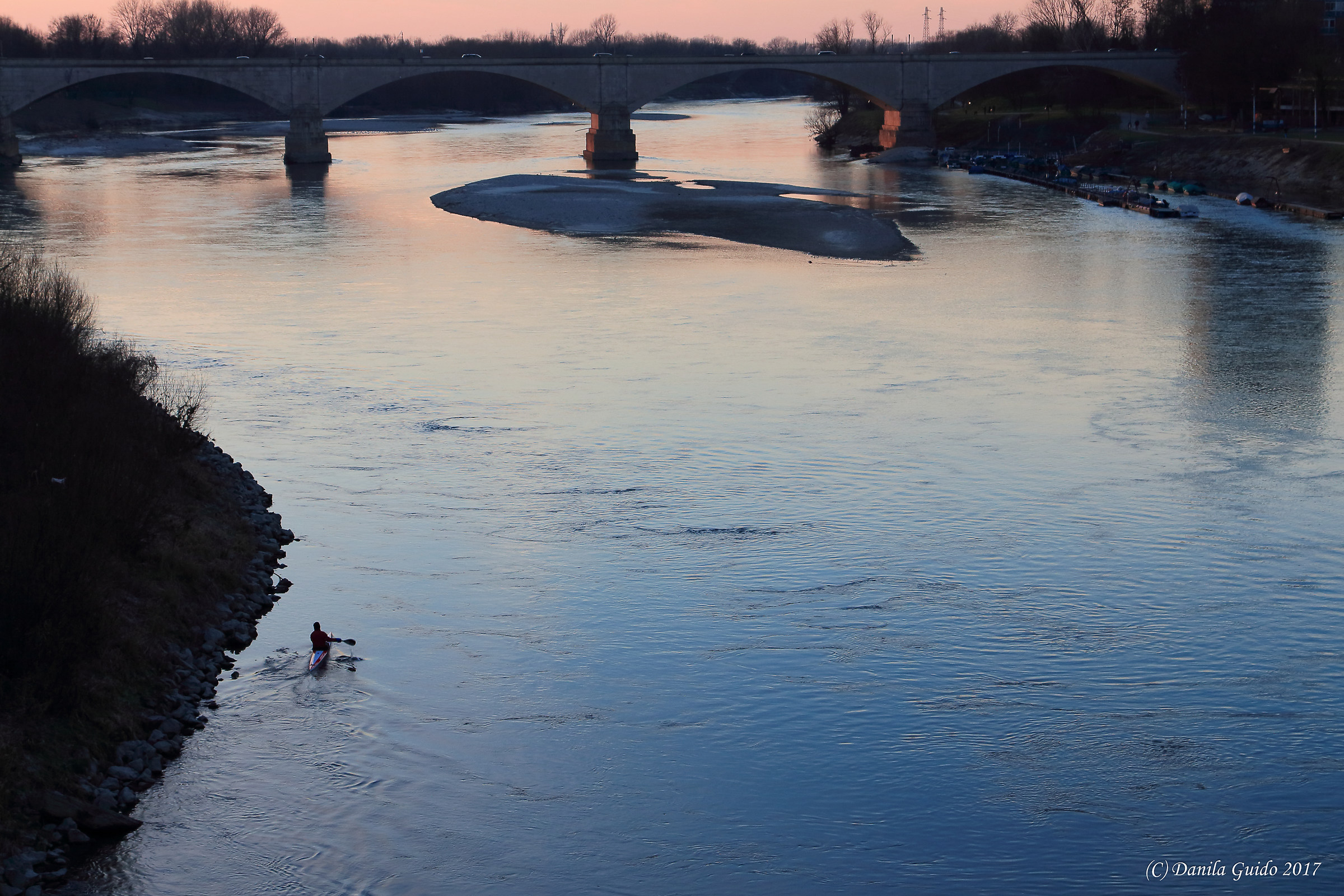 Lungo il fiume e sull'acqua