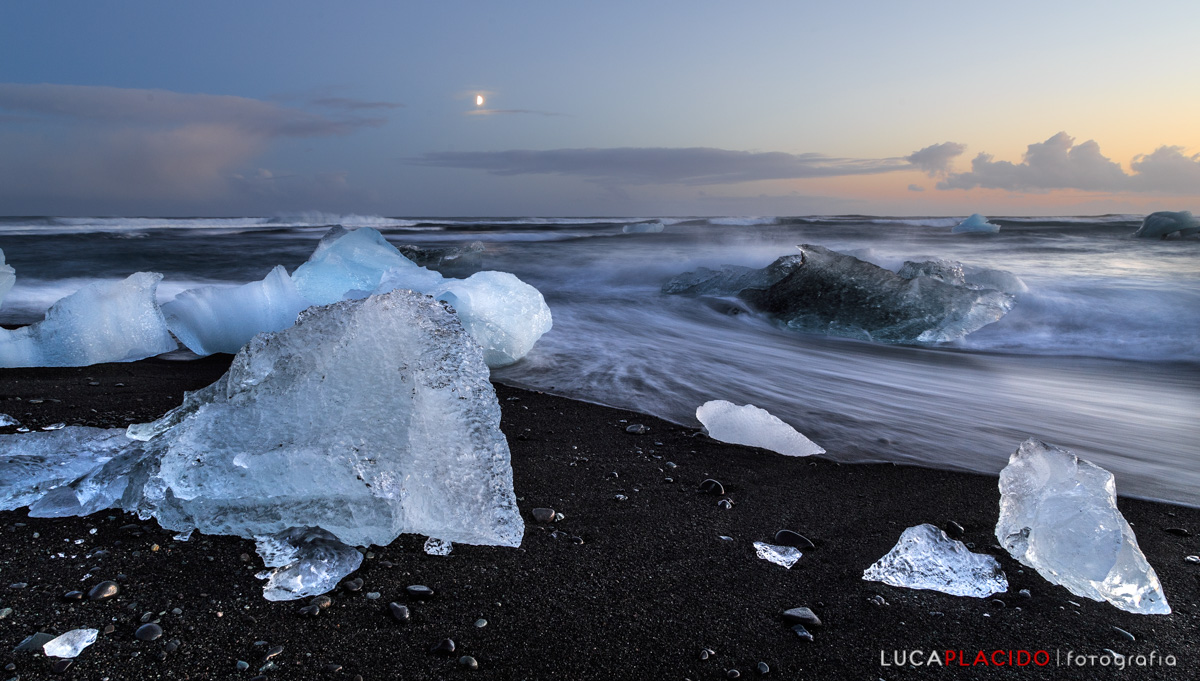 Icebergs on the beach Diamond