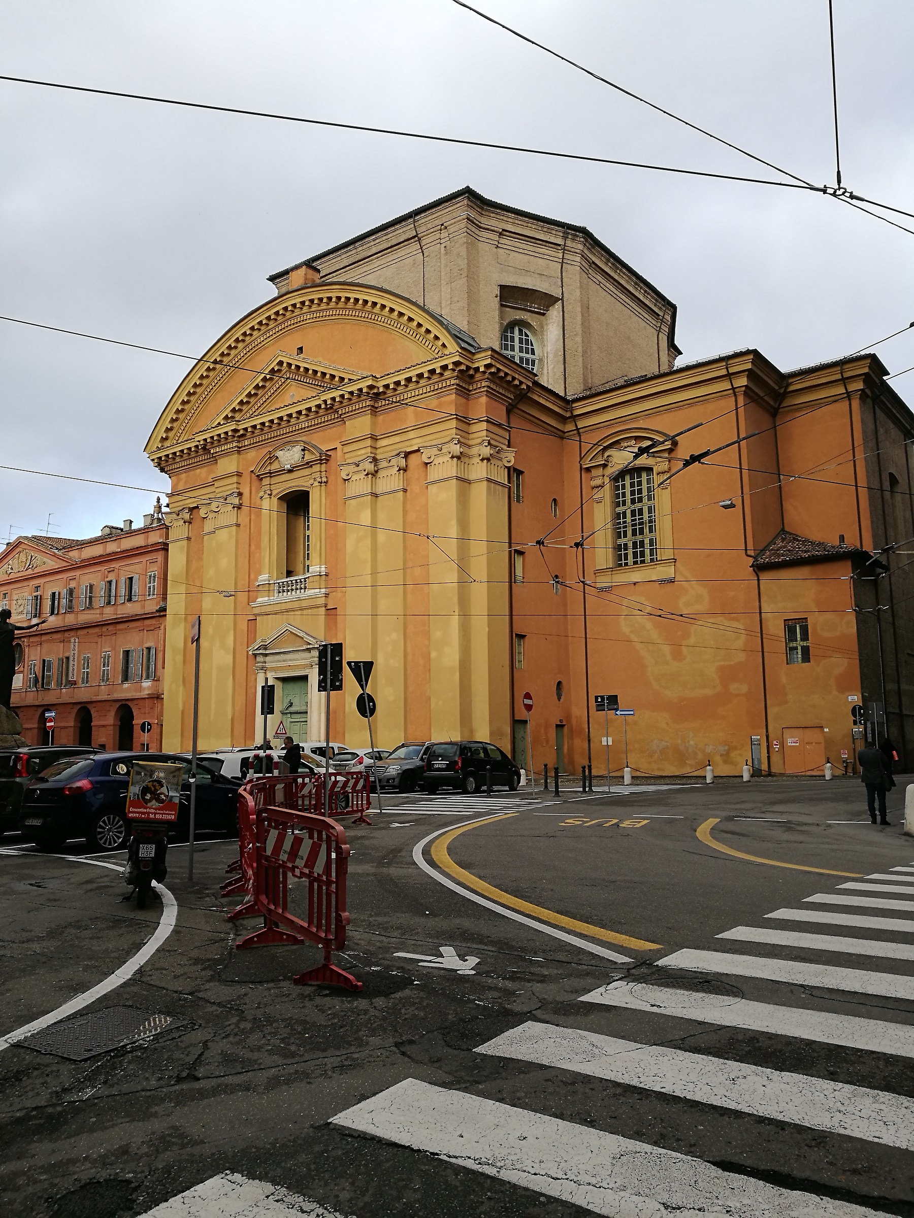 Modena:  La Chiesa di San Domenico