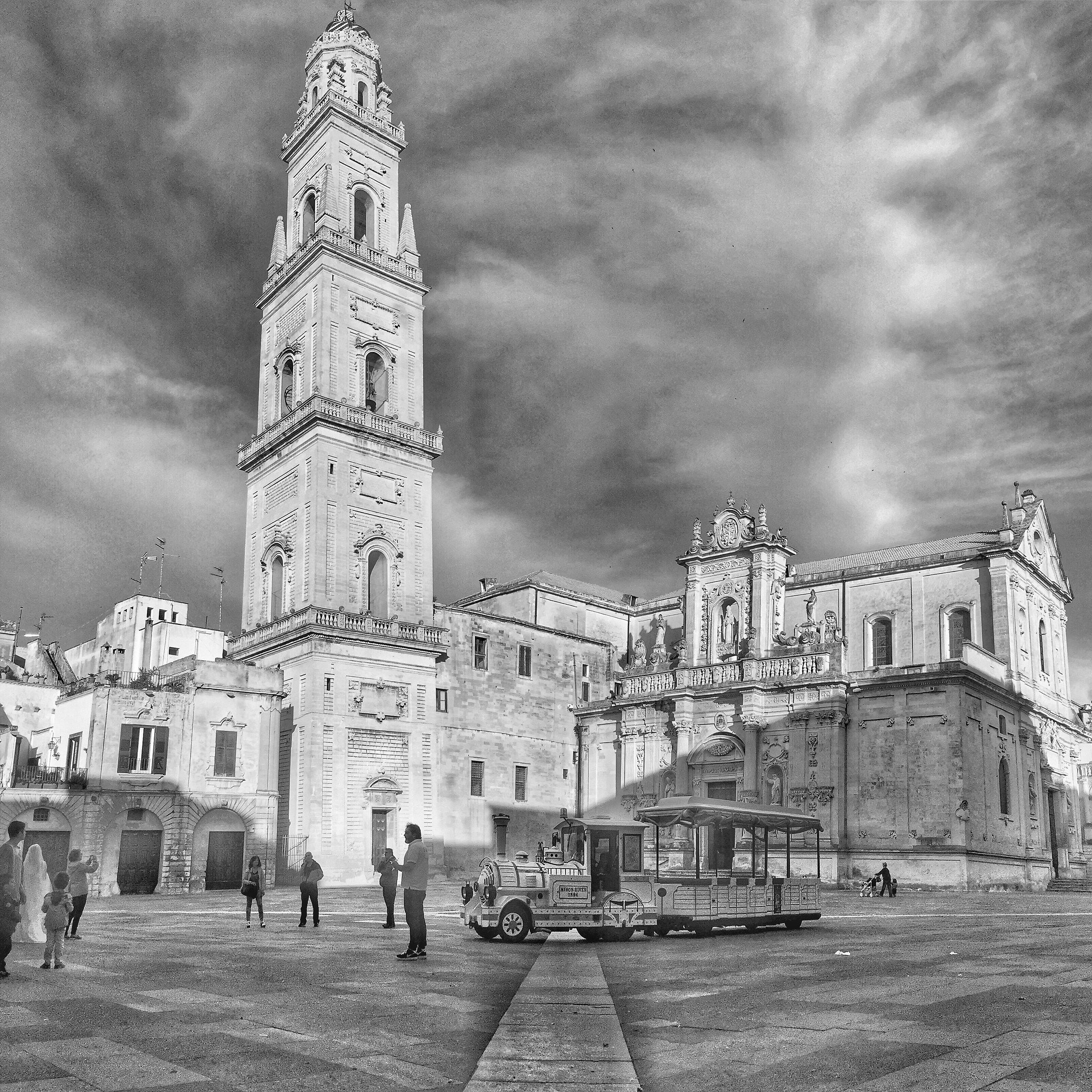 Lecce, Trenino turistico in Piazza Duomo