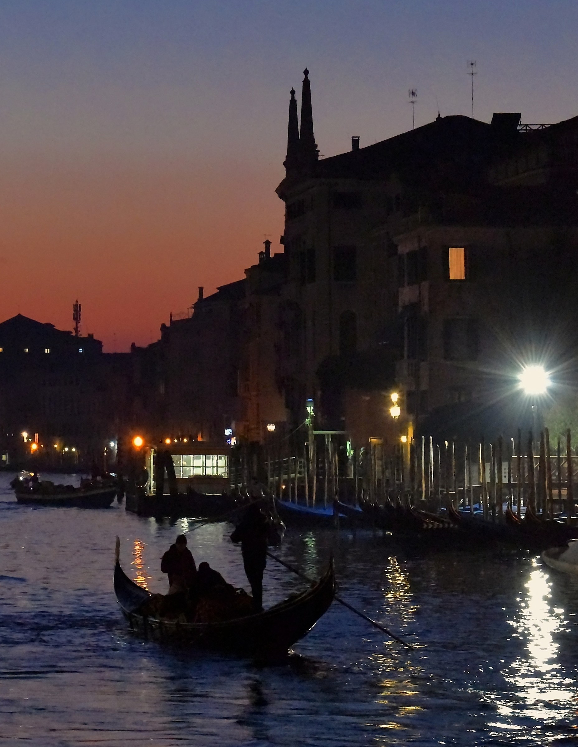 al tramonto in controluce