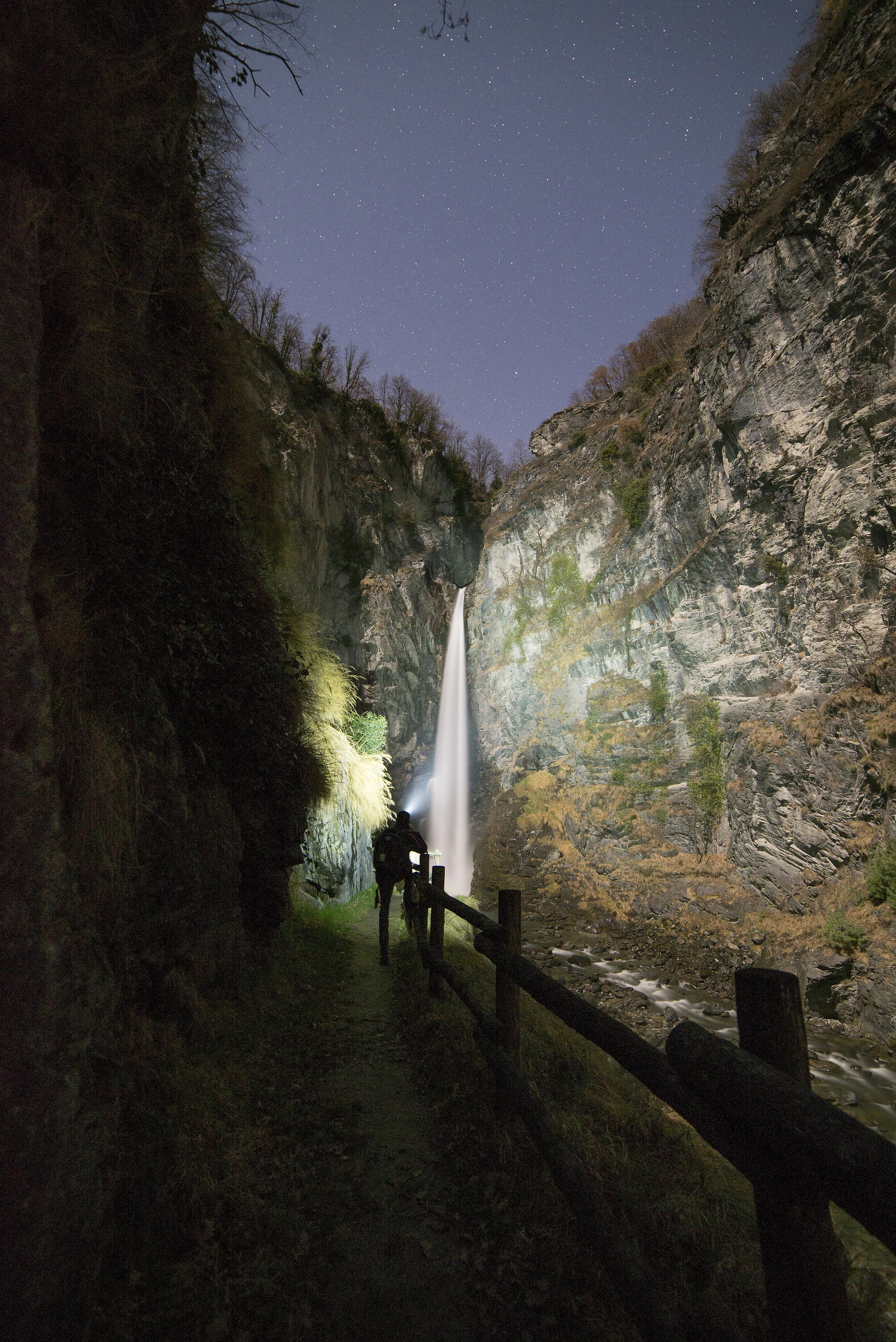 Self-timer to the waterfall