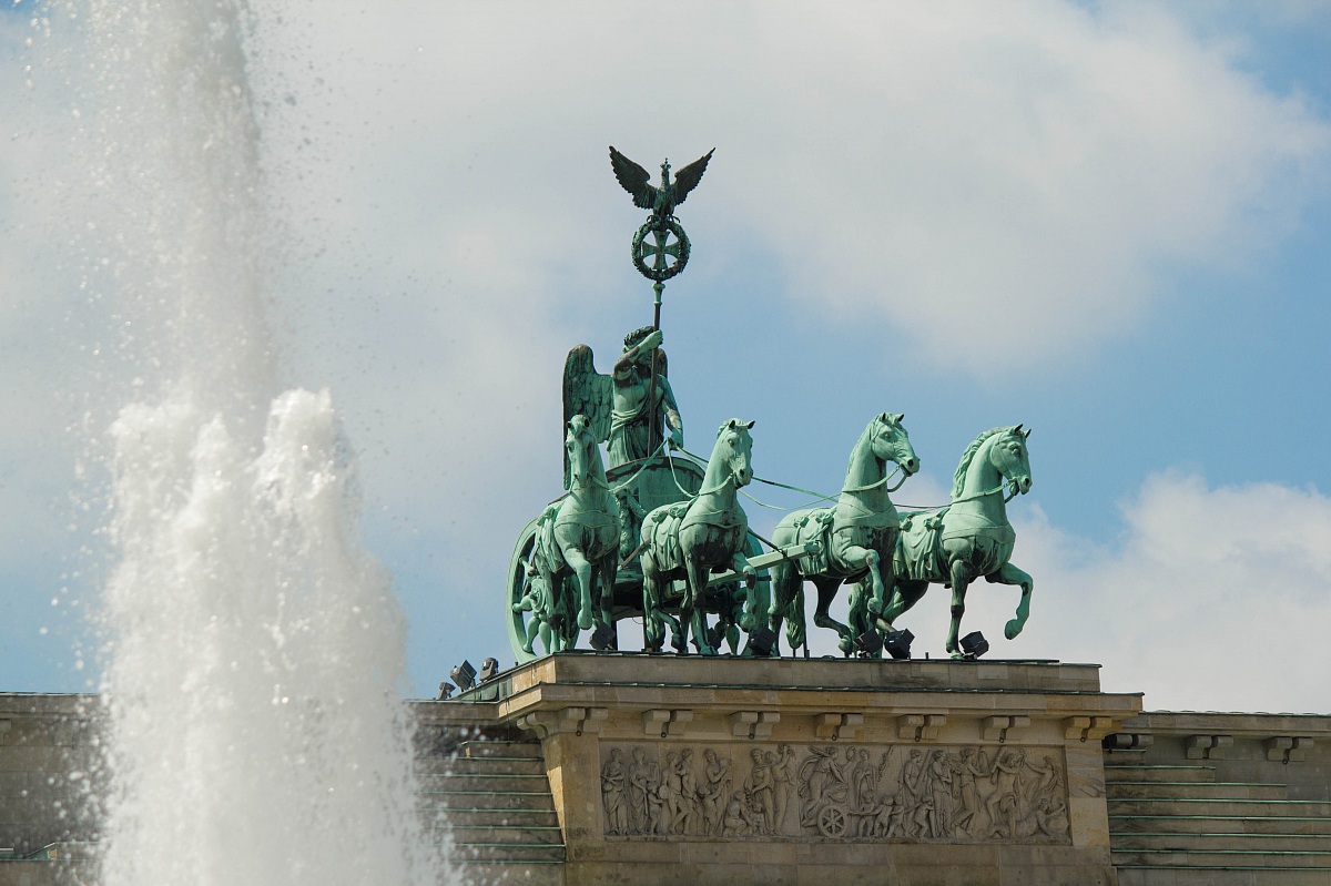 splashes on the statue of the door