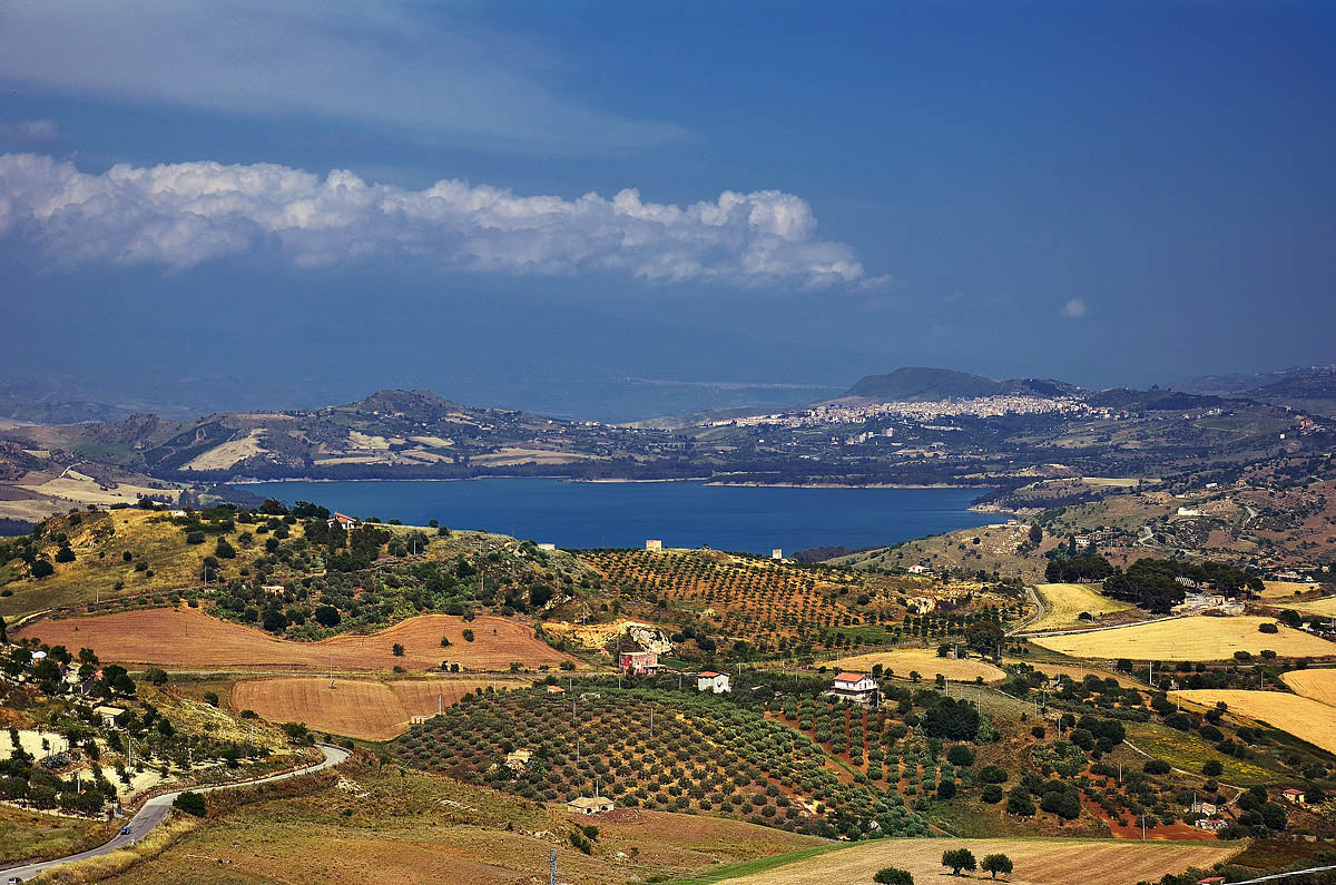 Lake Pozzillo and Regalbuto (En)