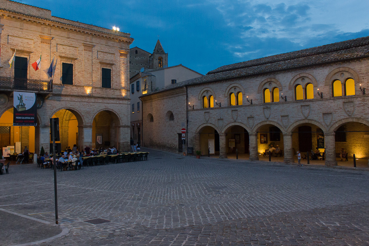 Ora blu a Montelupone