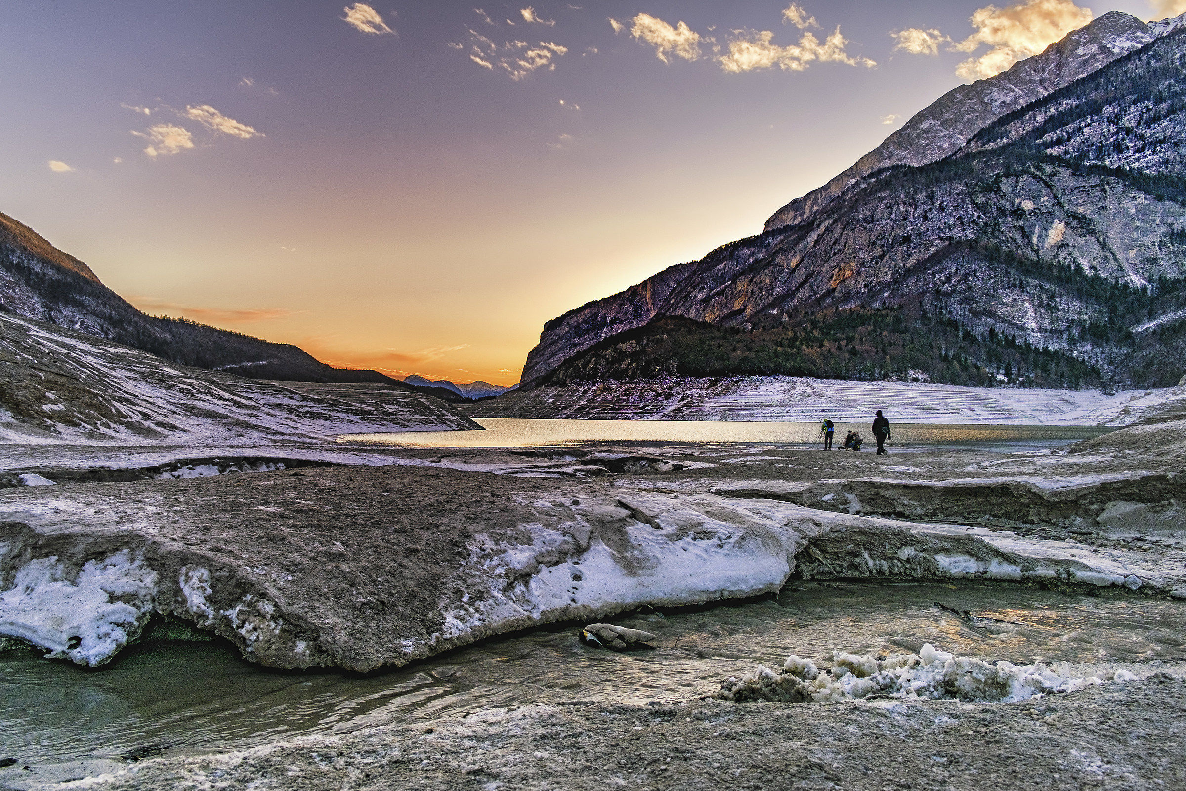 On the bottom of the lake ... or almost!