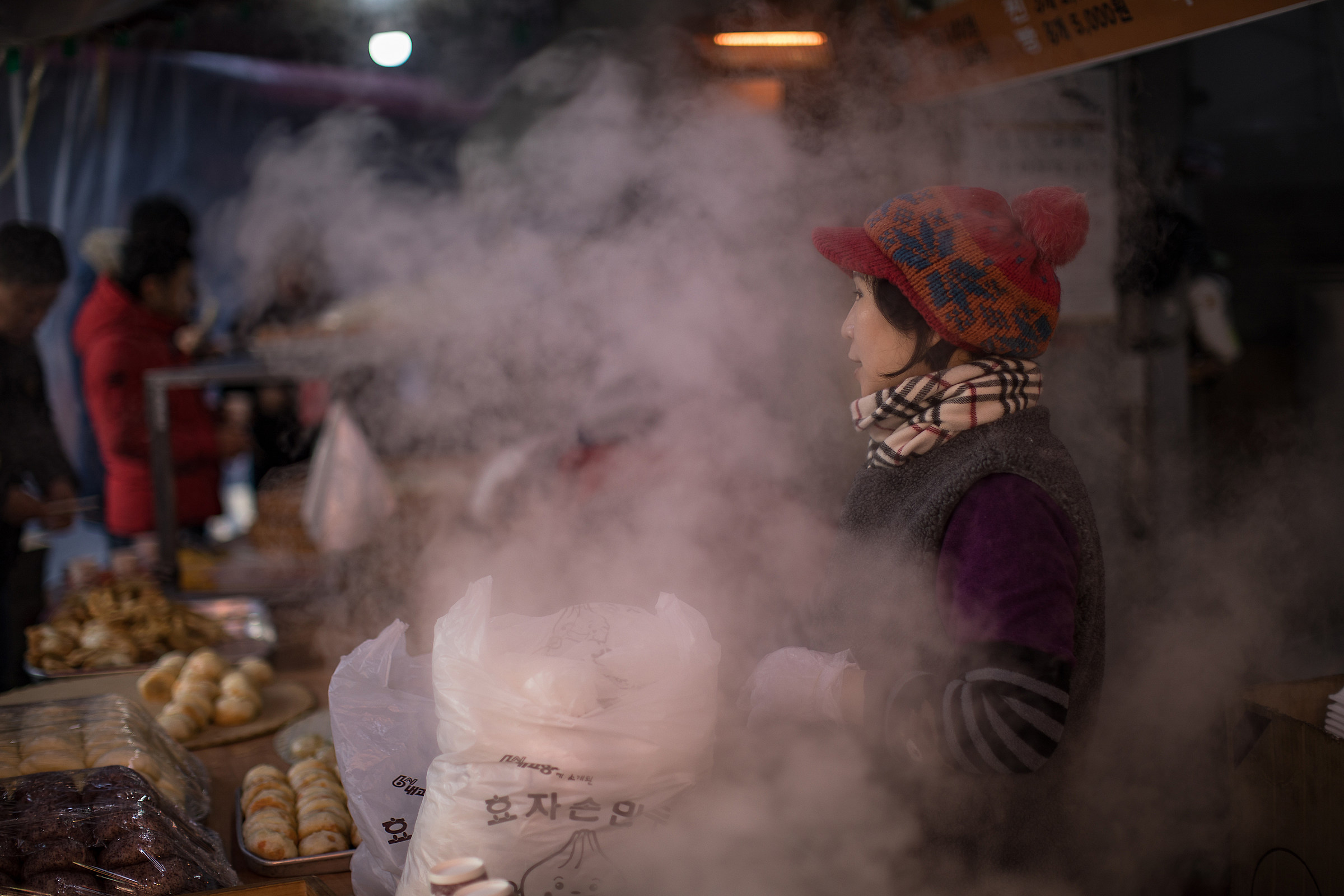 "Street food" in the streets of Seoul to -7 degree...