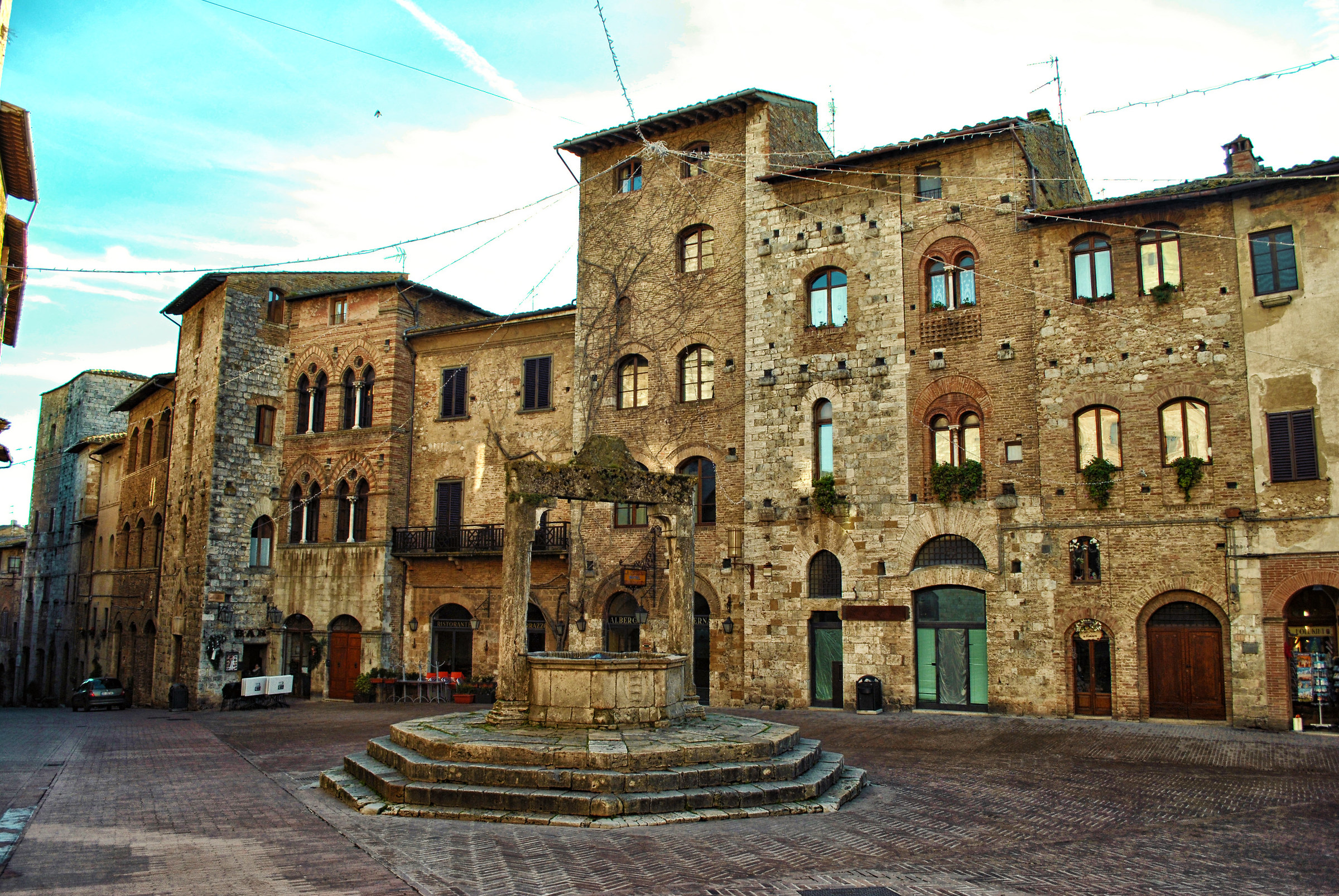 San Gimignano Piazza della Cisterna