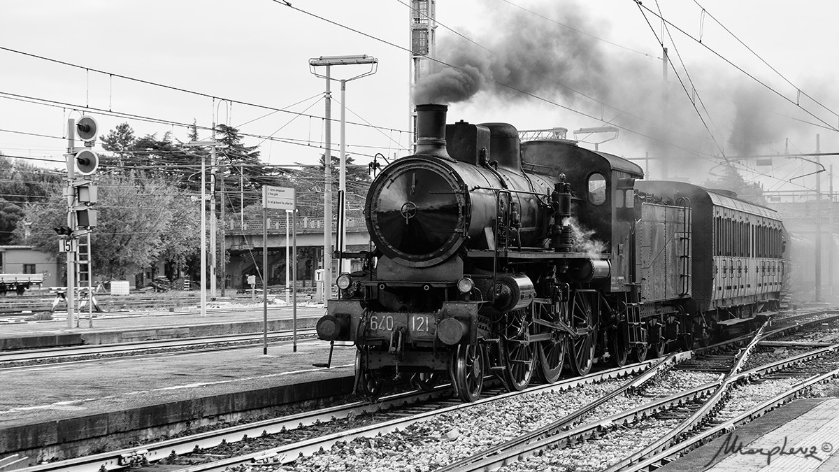 Locomotiva 640.121