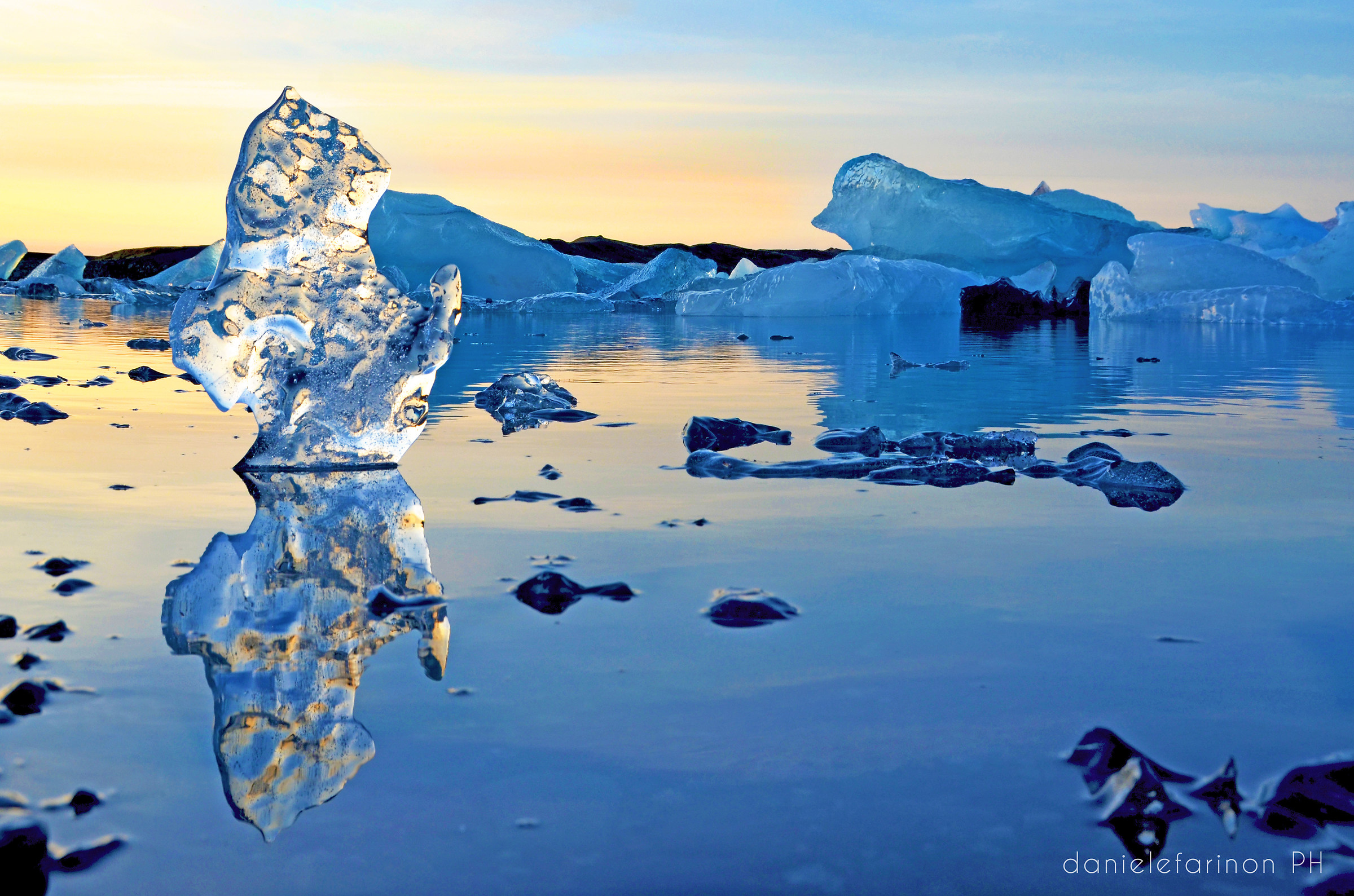 Jökulsárlón - Sunrise on lagoon
