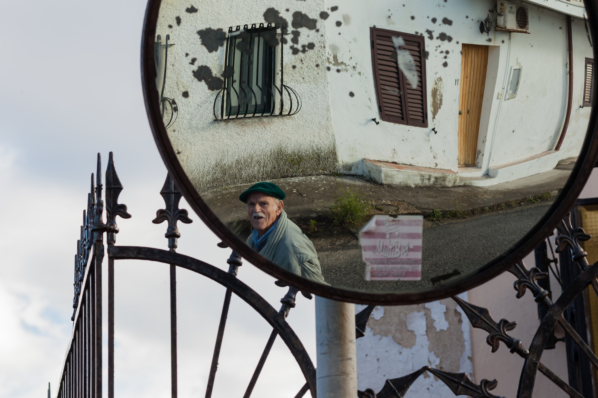 Attraverso lo specchio