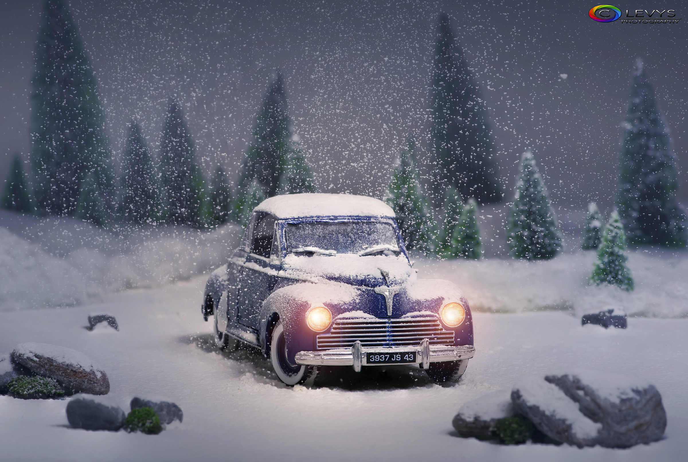 Lost in the Winter  modellino peugeot 203