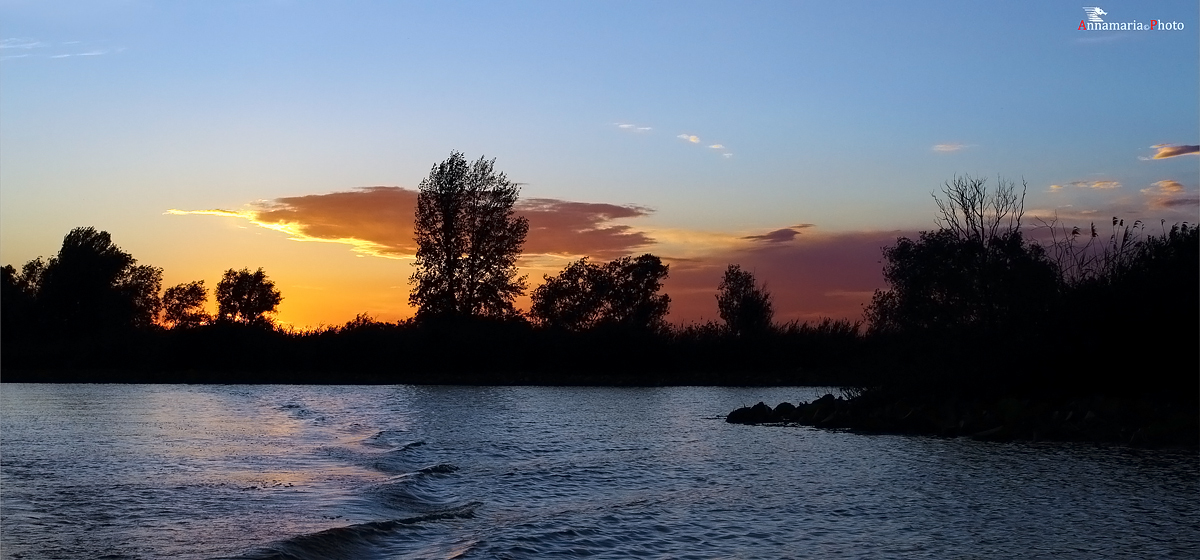 Sunset sailing on the lake of Mantua