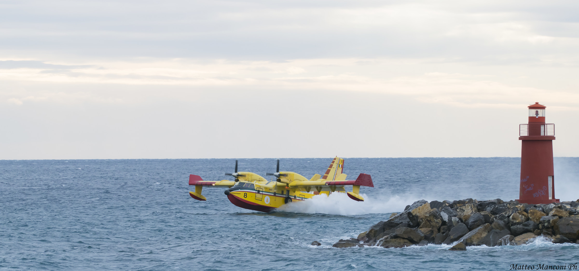 Canadair 8