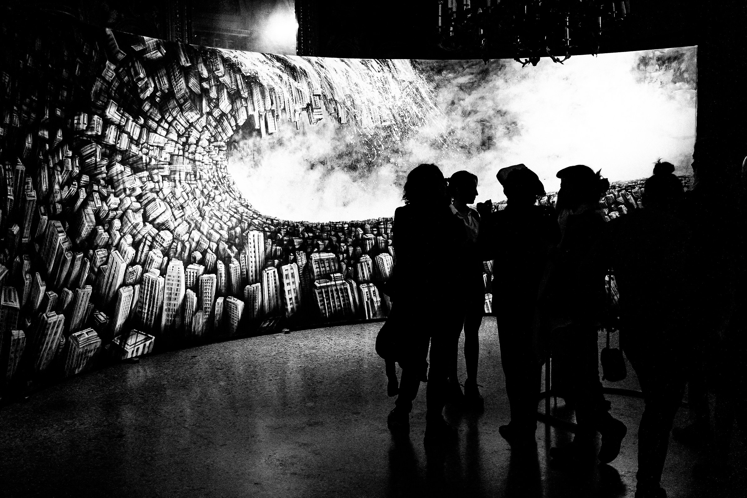 Milano_Peolpe (Hyperplanes of Simultaneity)